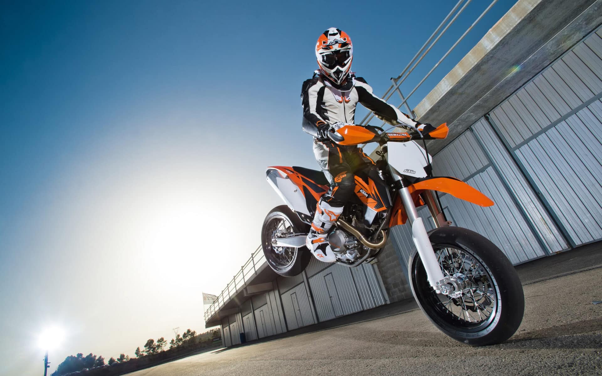 Supermoto jest super! Jaki motocykl supermoto wybrać?