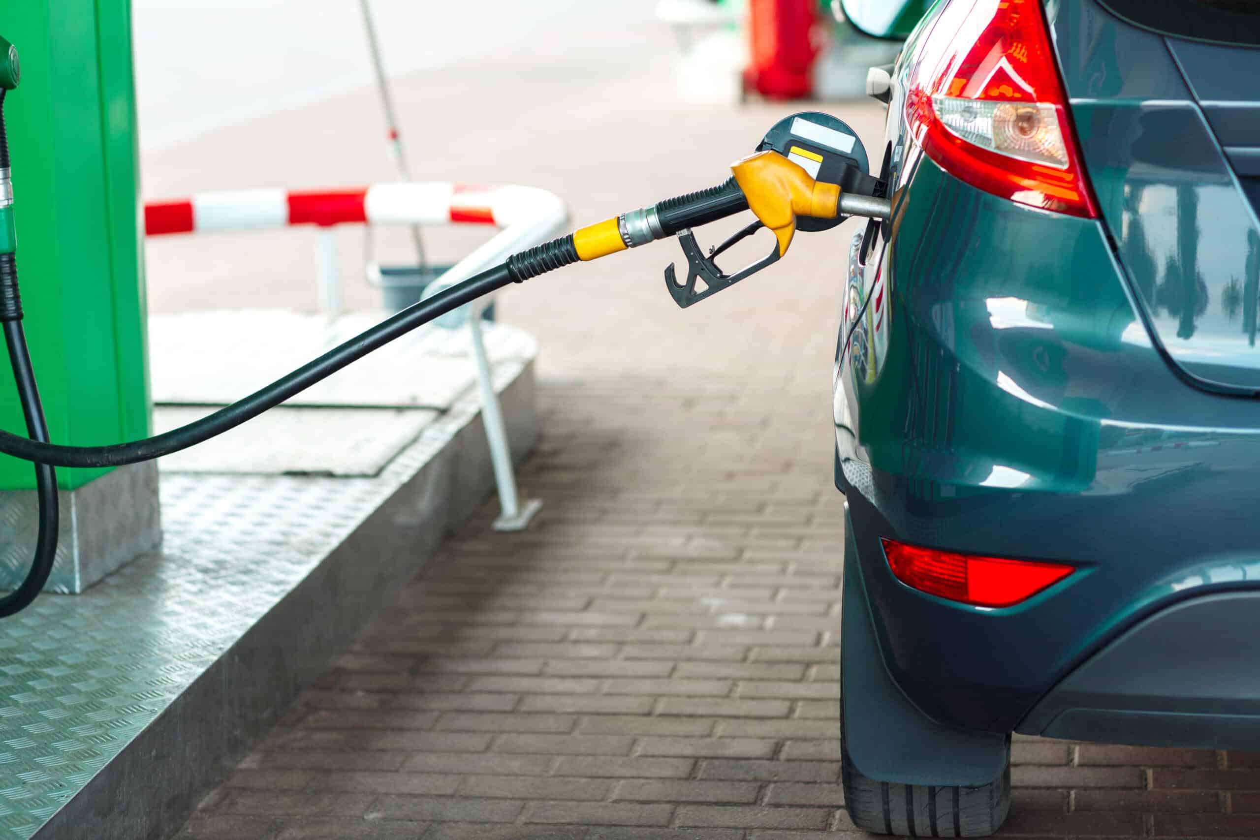 Będzie taniej: jest przełom w sprawie światowych cen ropy. Nadchodzą obniżki cen paliw