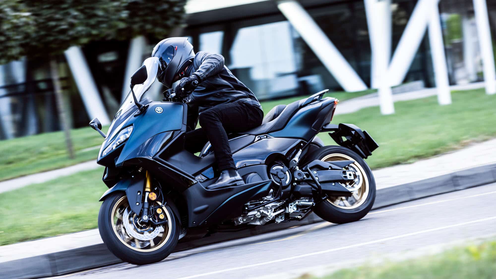 Yamaha TMAX z napędem hybrydowym? Japończycy patentują nowe technologie