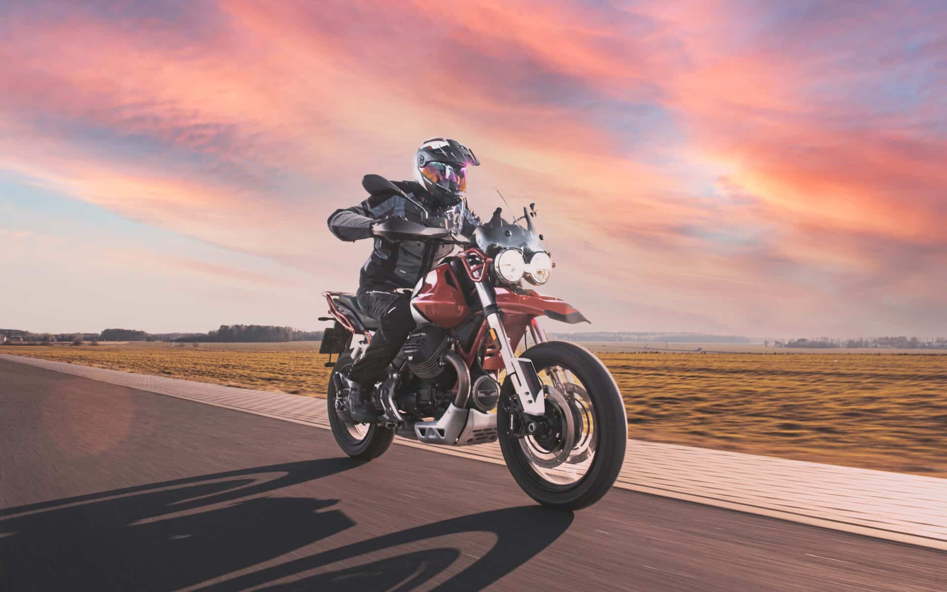 Moto Guzzi V85 TT: najdziwaczniejszy motocykl turystyczny jakim jeździłem?