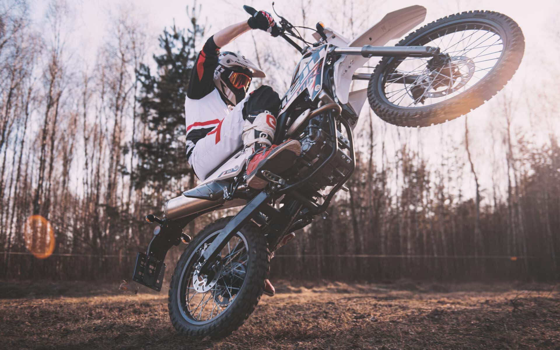 Nie uwierzysz w czym hiszpański motocykl jest lepszy od chińskiego! Rieju Marathon 125 LC
