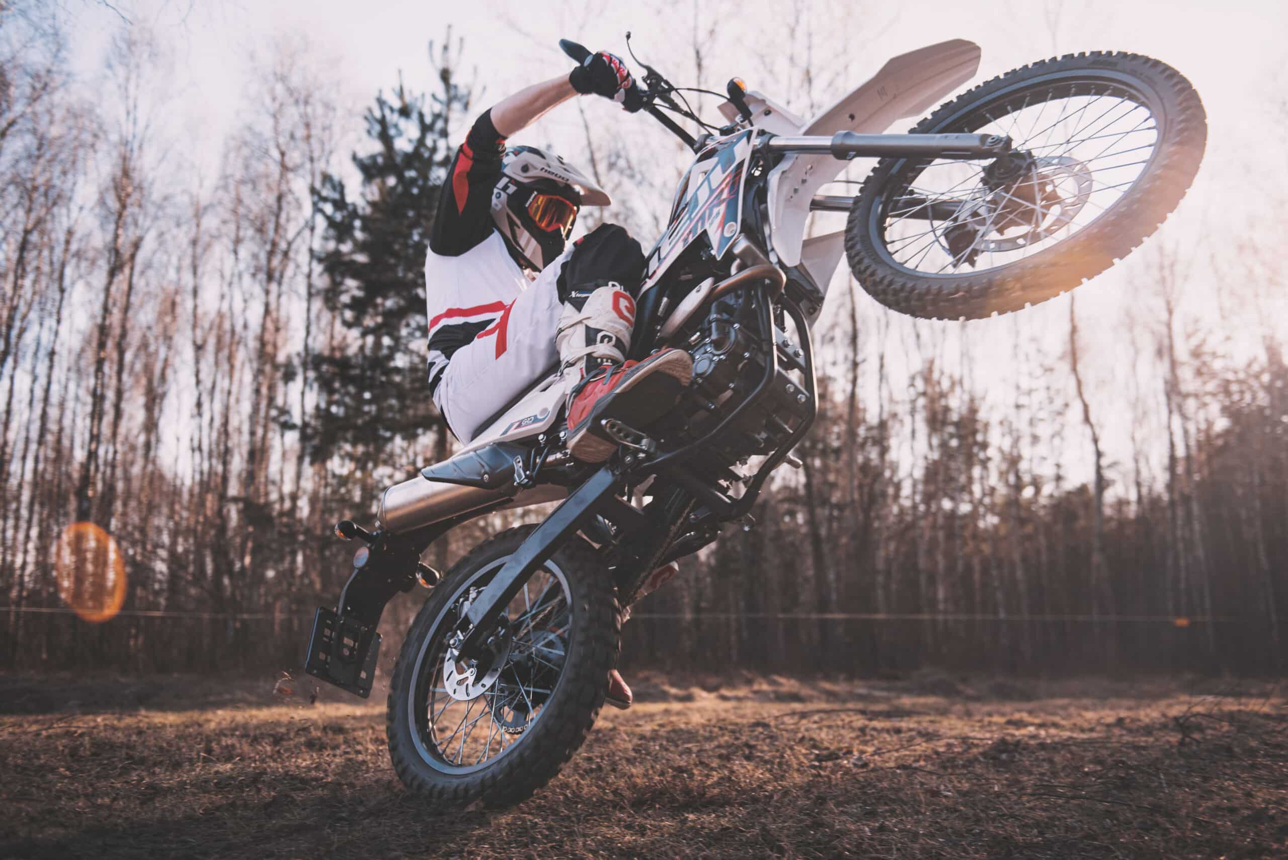 Nie uwierzysz w czym hiszpański motocykl jest lepszy od chińskiego! Rieju Marathon 125 LC