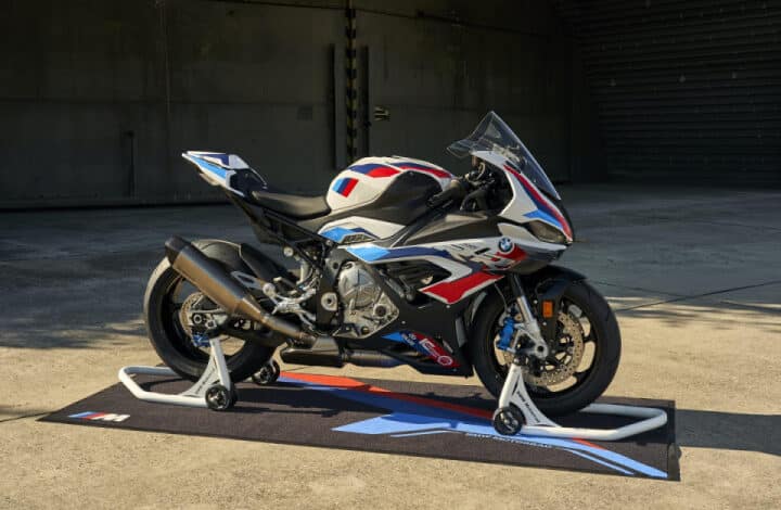 BMW M 1000 RR oraz M 1000 R 2023: motocyklowy sport przez duże “M”