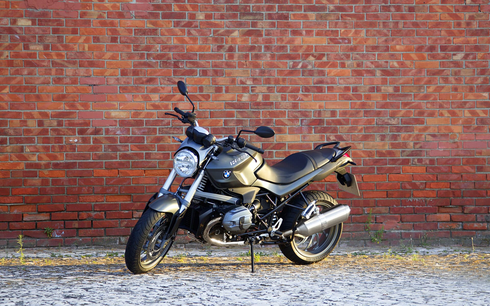 BMW R 1200 R. Naked bike o jakim nie śniliśmy… (Wady i zalety, opinie, dane techniczne)