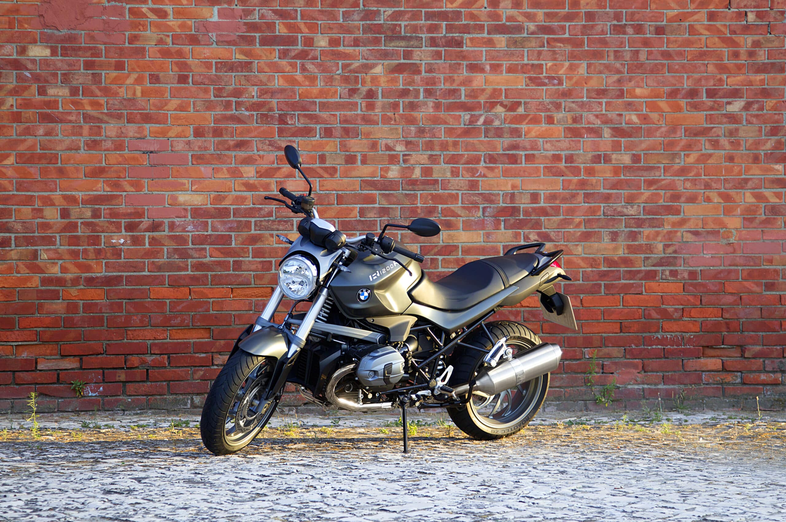 BMW R 1200 R. Naked bike o jakim nie śniliśmy… (Wady i zalety, opinie, dane techniczne)
