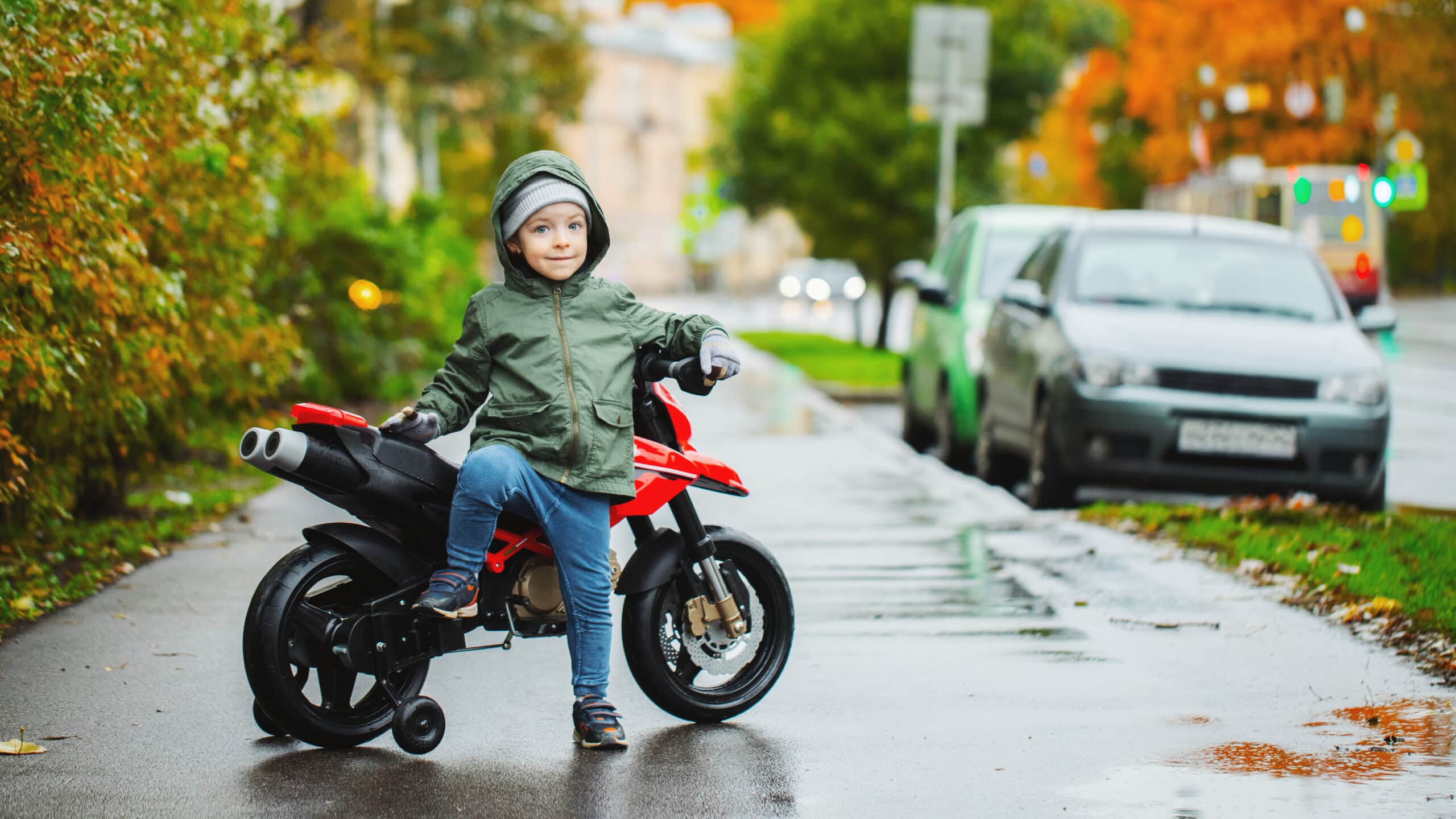 dziecko chłopczyk motocykl pierwszy