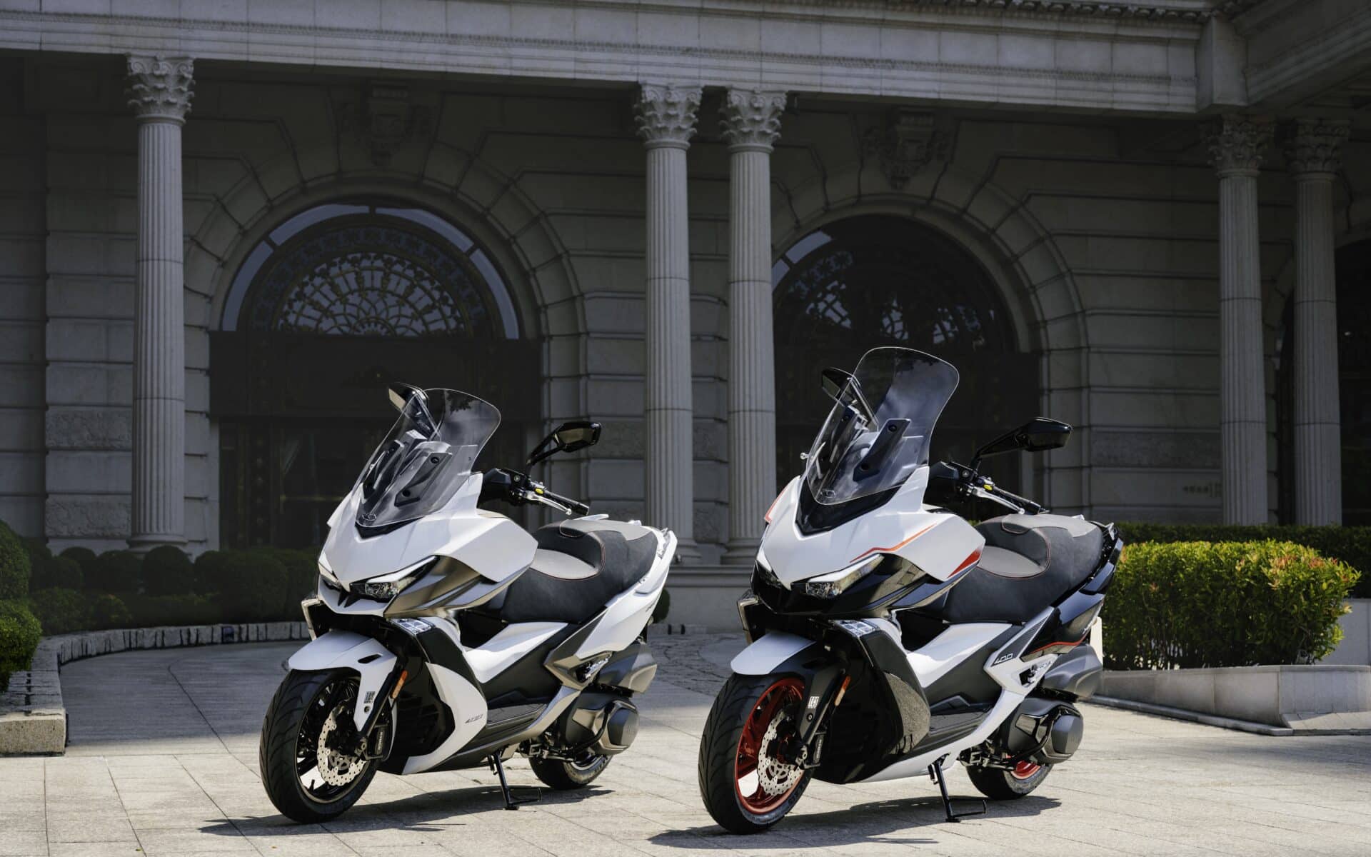 Kymco Xciting 400 2023 już w salonach! Maksiskuter, który ekscytuje