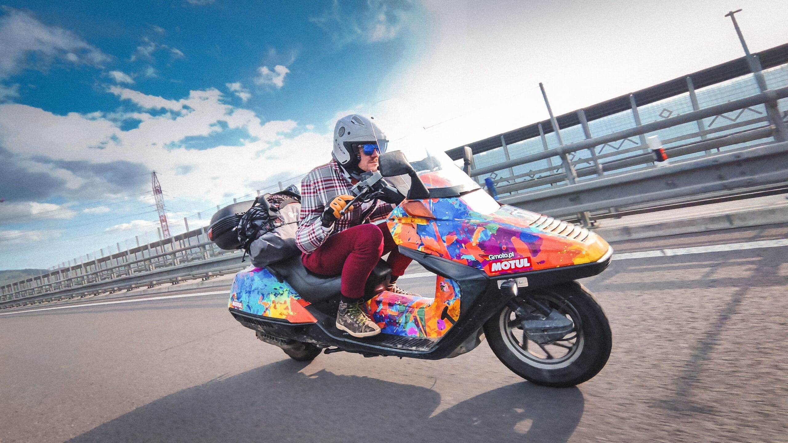 Motocyklisto czy wiesz z czego składa się powietrze? Czas na zupełnie nową definicję [FELIETON]