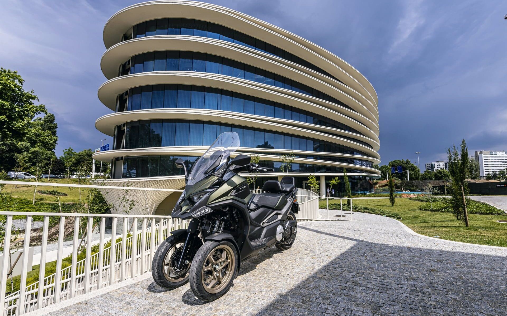 KYMCO Premium Experience: trójkołowiec i nowy maksiskuter Kymco objeżdżone w Portugalii. Co w nich ciekawego?