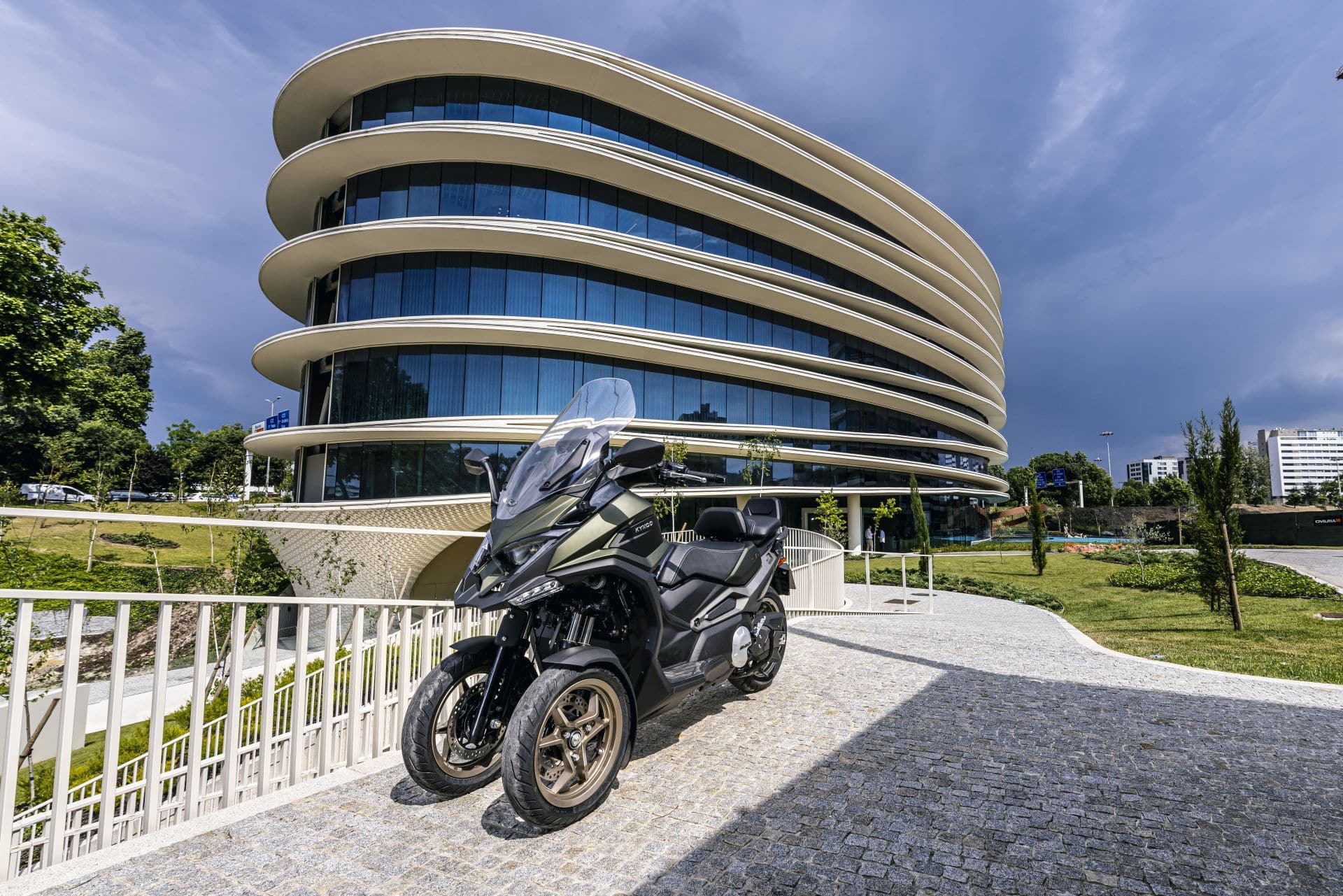 KYMCO Premium Experience: trójkołowiec i nowy maksiskuter Kymco objeżdżone w Portugalii. Co w nich ciekawego?