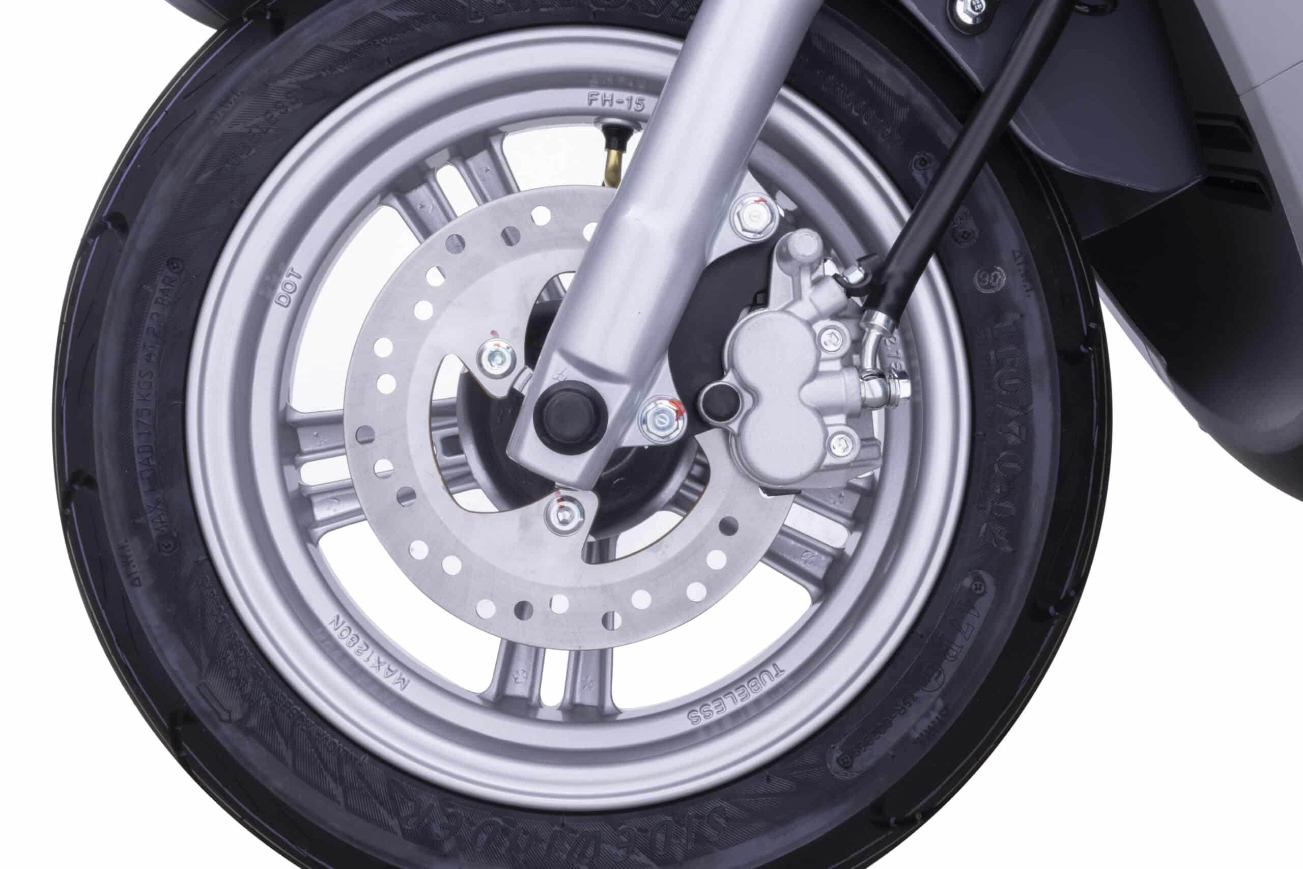 ABS w motocyklach klasy 125 – konieczność czy chwyt marketingowy?