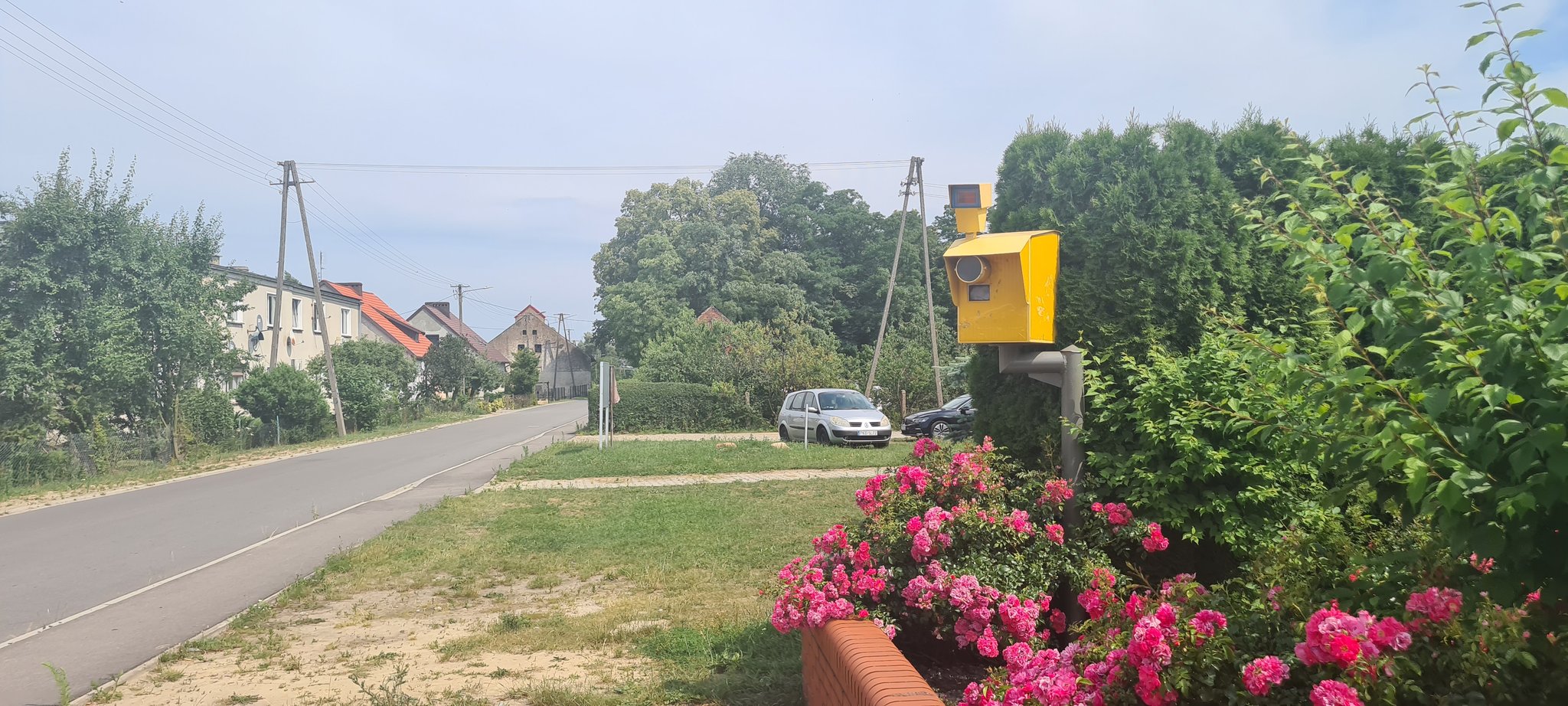Zaradna sołtys wykorzystała znaleziony na złomie stary fotoradar i zamontowała go na prywatnej posesji przy drodze – czy takie działanie jest legalne?