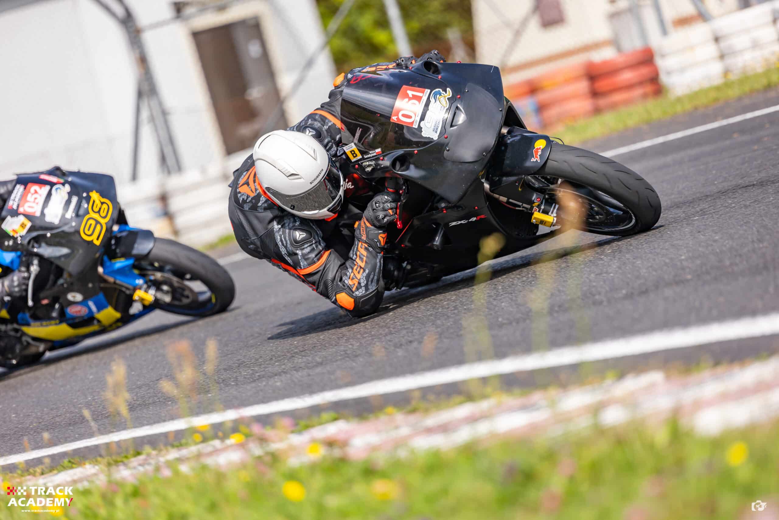 Dlaczego warto pojechać motocyklem na tor? Czyli o tym jak ważne są szkolenia motocyklowe