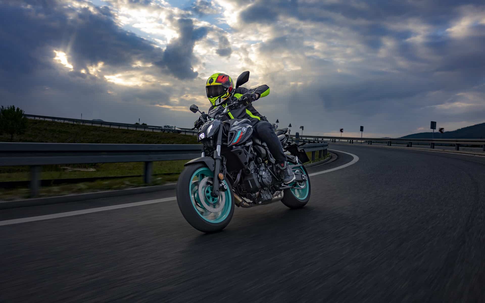 Yamaha MT-07 2023: król średniaków dostaje zadyszki? [test, zdjęcia, wideo, cena]