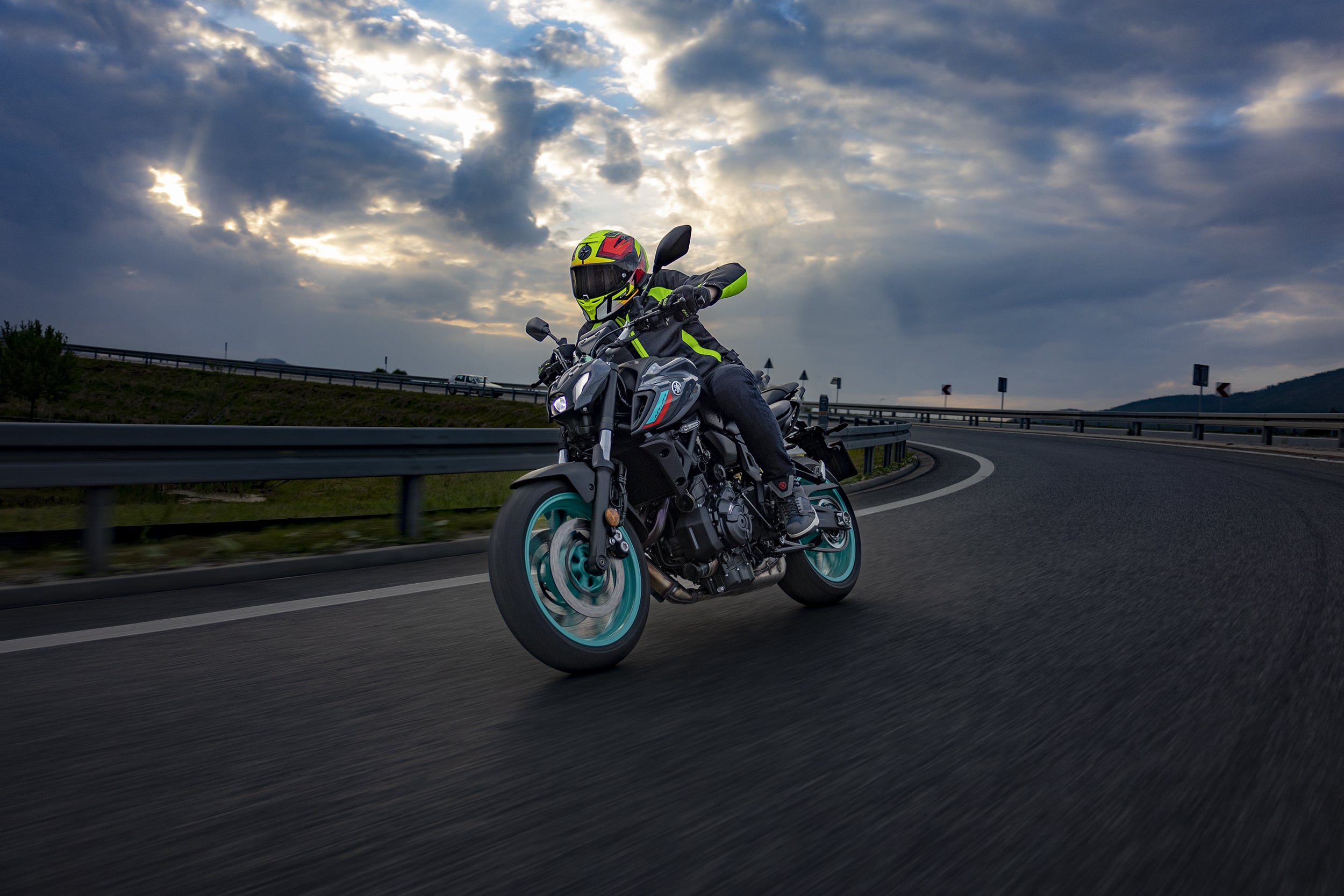 Yamaha MT-07 2023: król średniaków dostaje zadyszki? [test, zdjęcia, wideo, cena]