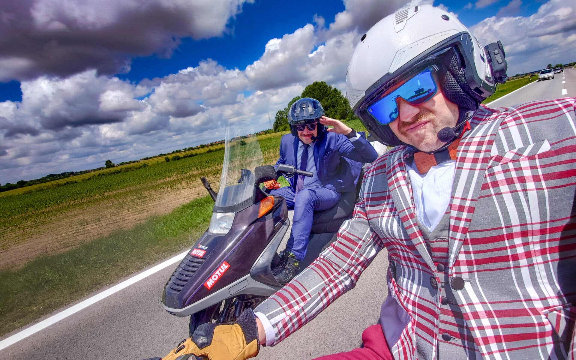 Wyjazd motocyklowy pod namiot czy do hotelu? Czas wbić kij w mrowisko! Czyli o tym, dlaczego i jak wybieramy…