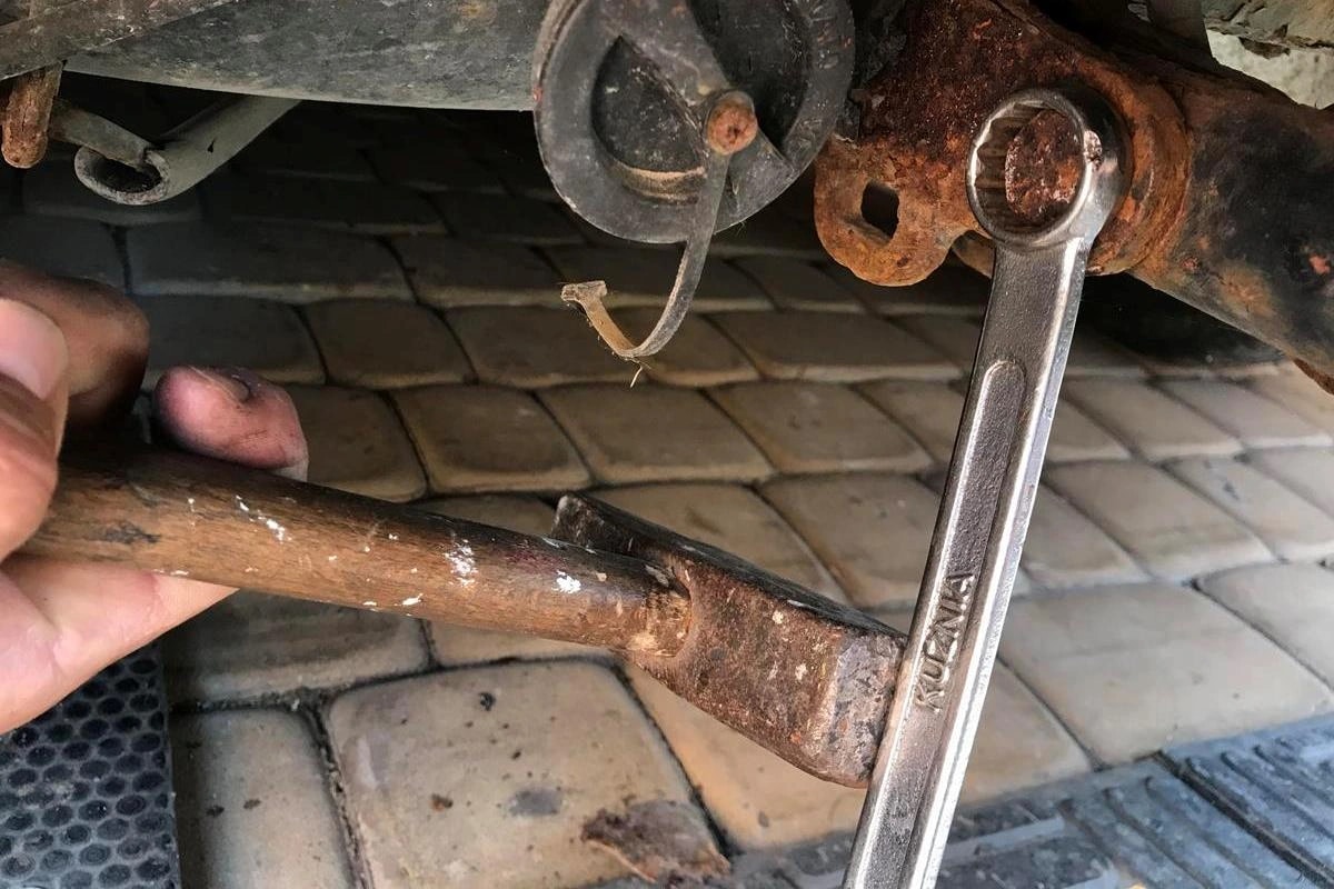 Jak odkręcić zapieczoną, zardzewiała lub zastaną śrubę w motocyklu? Te sposoby na pewno ci w tym pomogą!