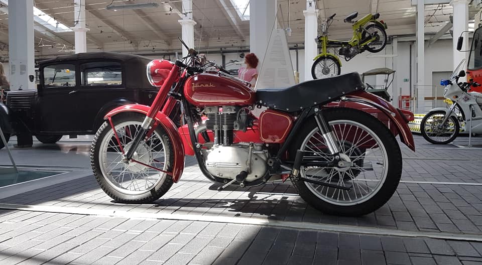 Junak M07 – „polski” harley z brytyjską nutką o wyjątkowych gabarytach i historii [DANE TECHNICZNE, OPIS, ZDJĘCIA]