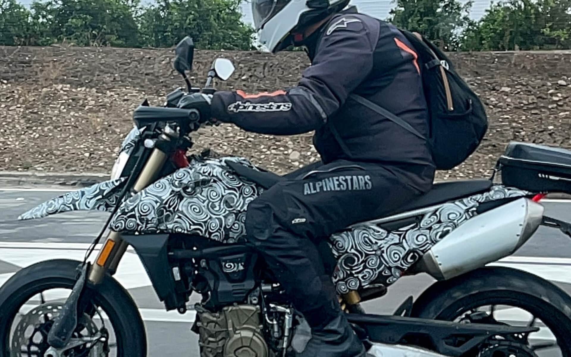 Czy Ducati zaprezentuje Hypermotarda z jednocylindrowym silnikiem?