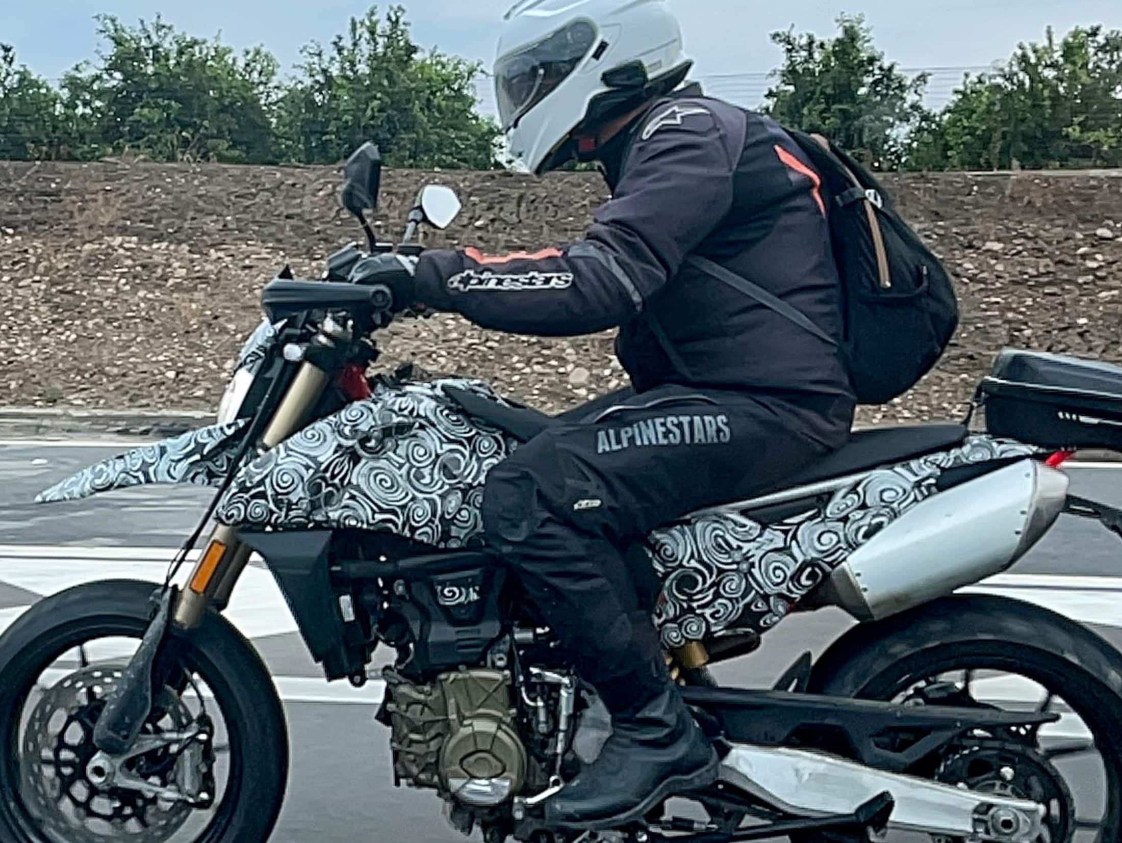 Czy Ducati zaprezentuje Hypermotarda z jednocylindrowym silnikiem?