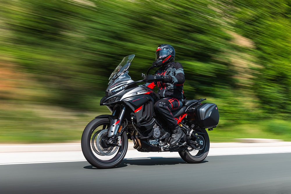 Ducati World Premiere – Odcinek 2:  Multistrada V4 S Grand Tour – prawdziwy turystyk w każdym calu [ Ducati World Première 2024]
