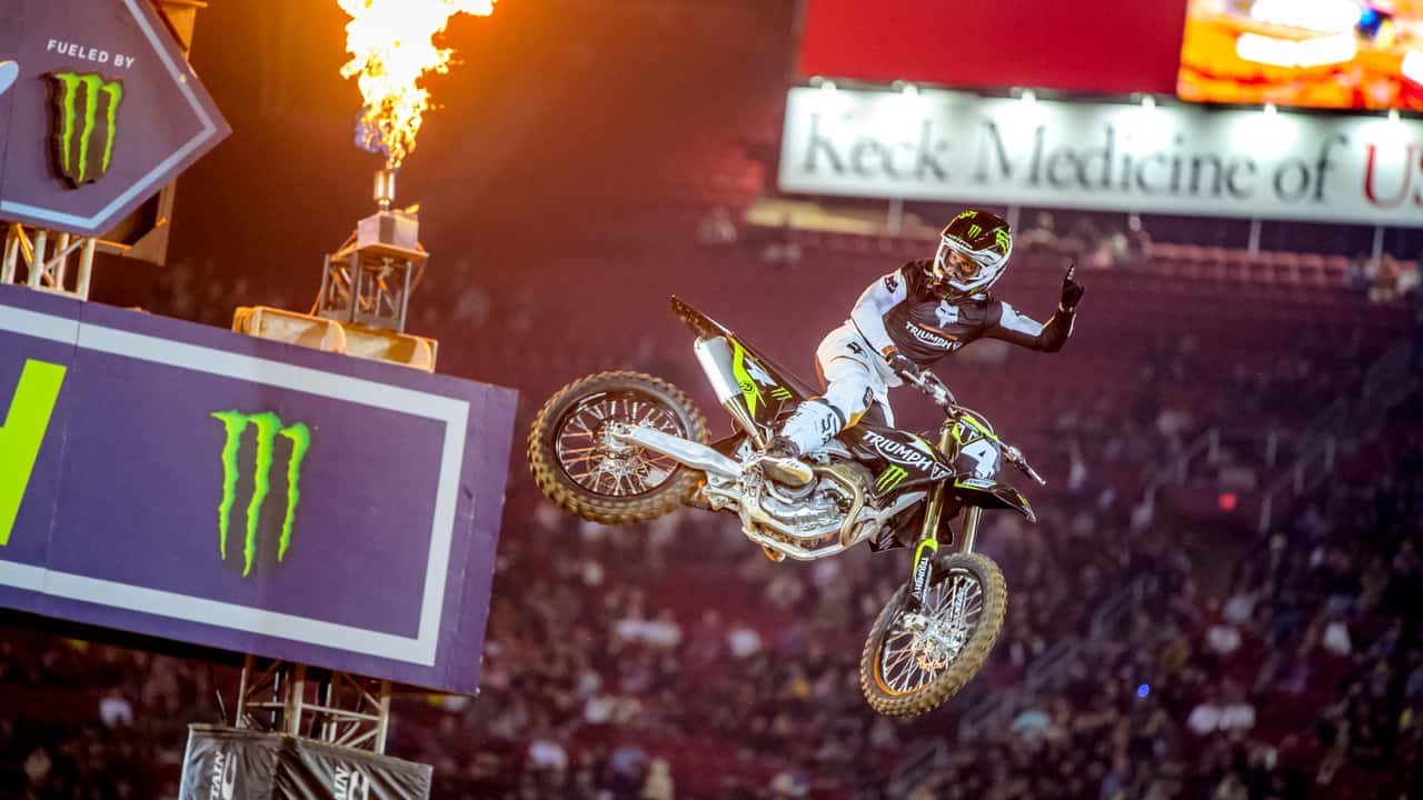 Triumph prezentuje swój najnowszy motocykl crossowy podczas finałów SuperMotocross – kiedy odbędzie się oficjalna premiera?