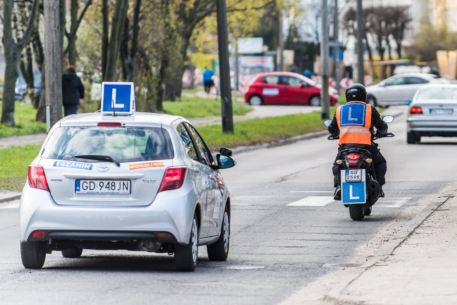 Na drodze przybywa motocykli i przybywa również motocyklistów – dane dotyczące wydanych dokumentów prawa jazdy w 2023 roku