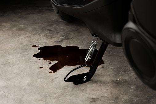 Jak działa chemia do uszczelniania silnika? Czy warto ją stosować? Fakty i mity [Motul Engine Stop Leak]