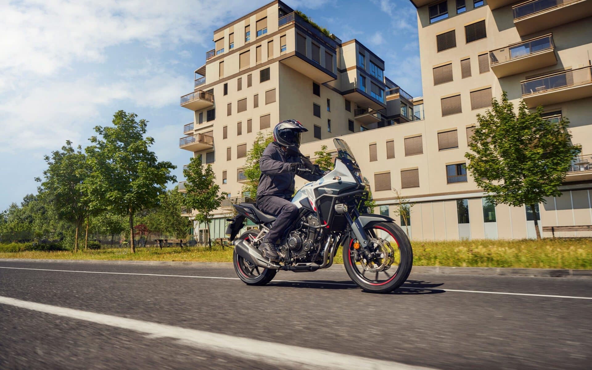 Honda NX500 2024 – unikatowe połączenie stylu szosowego i off-roadowego [EICMA, DANE TECHNICZNE, OPIS, GALERIA ZDJĘĆ]