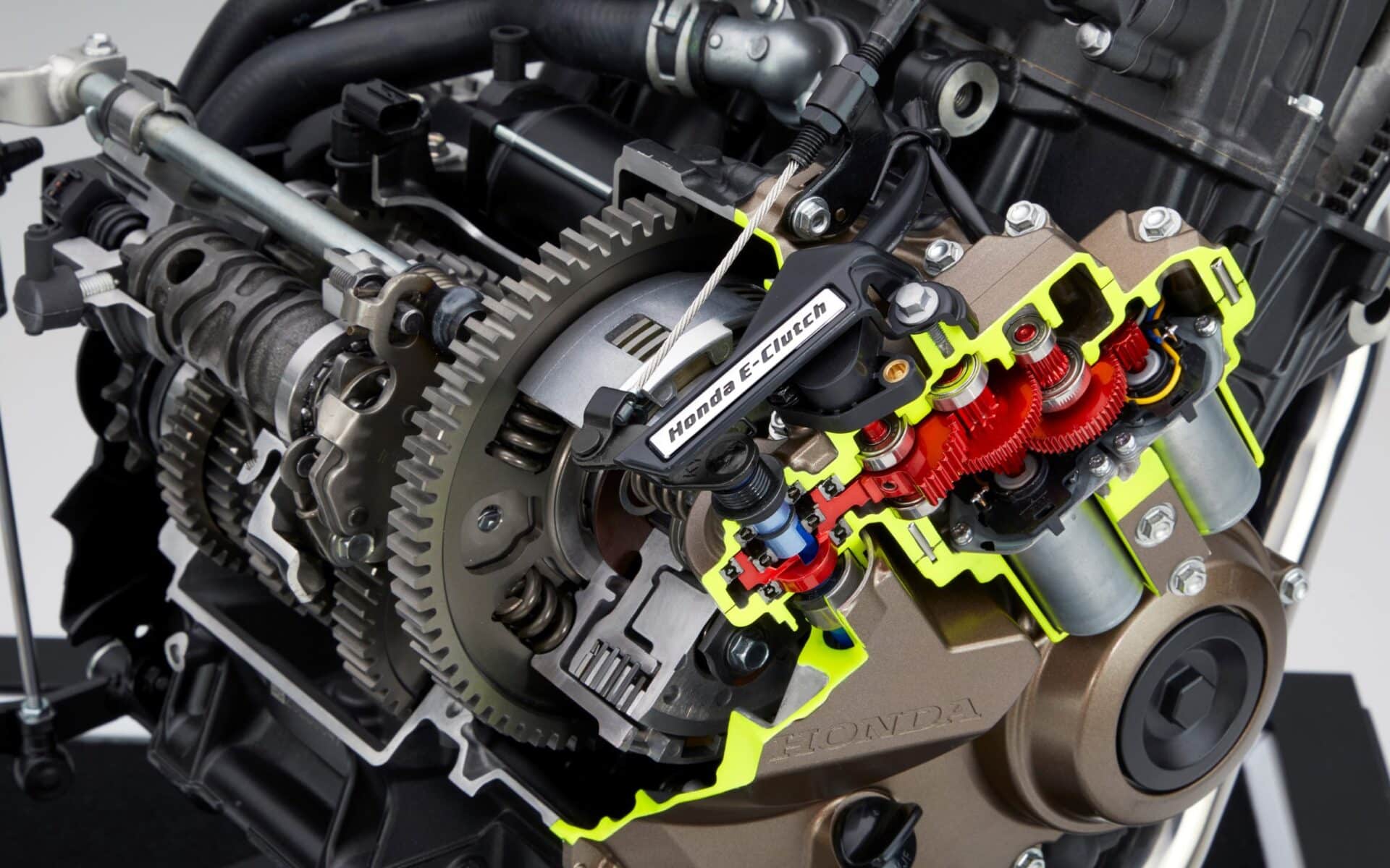 Honda E-Clutch – elektroniczne sprzęgło przenoszące jazdę motocyklem na zupełnie inny poziom komfortu [JAK DZIAŁA, TECHNOLOGIA, ROZWIĄZANIE]
