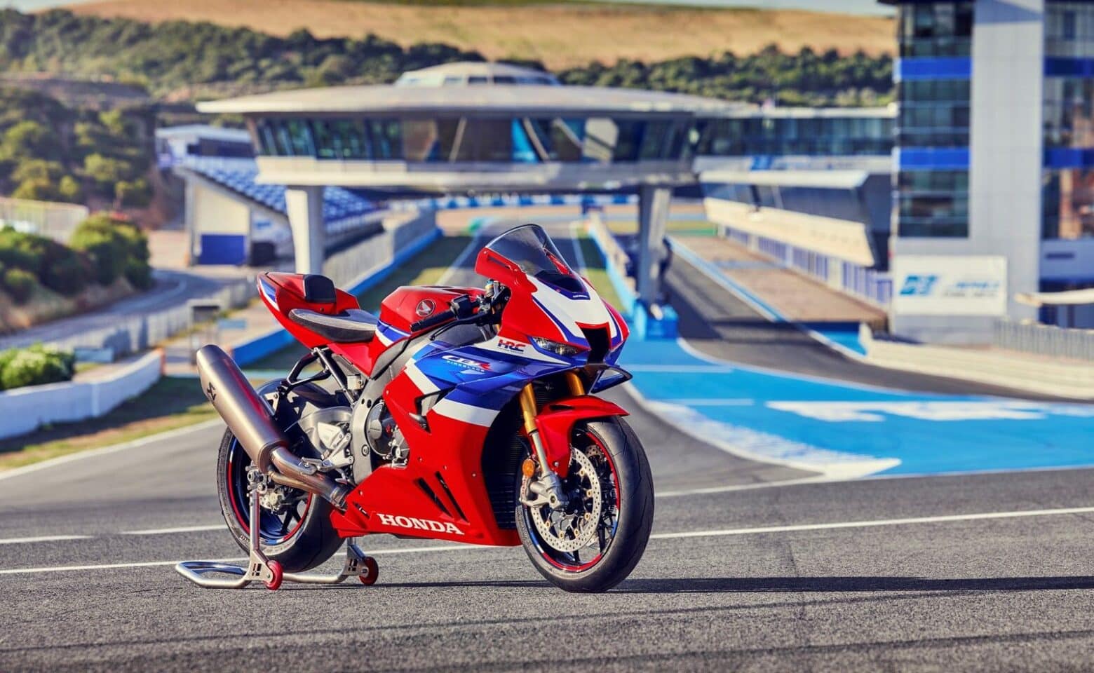 Nowości Hondy w pigułce na 2024 rok – nowy CB1000 Hornet, powrót CBR600RR i innowacyjne sprzęgło Honda E-Clutch
