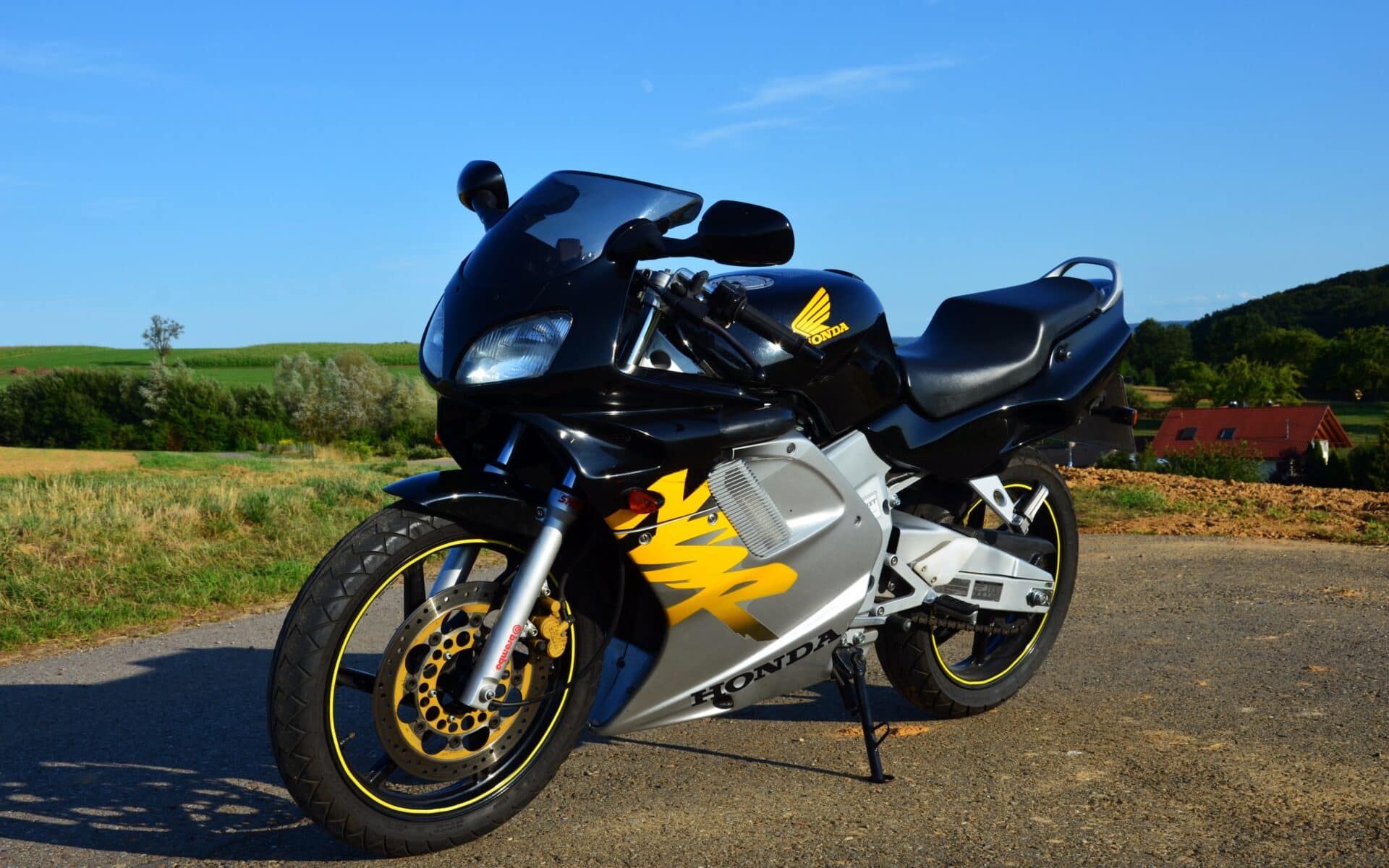 Honda NSR 125 JC22 (1993-2003) – mniej znaczy więcej [CENA, OPINIE, OPIS, DANE TECHNICZNE, GALERIA ZDJĘĆ]