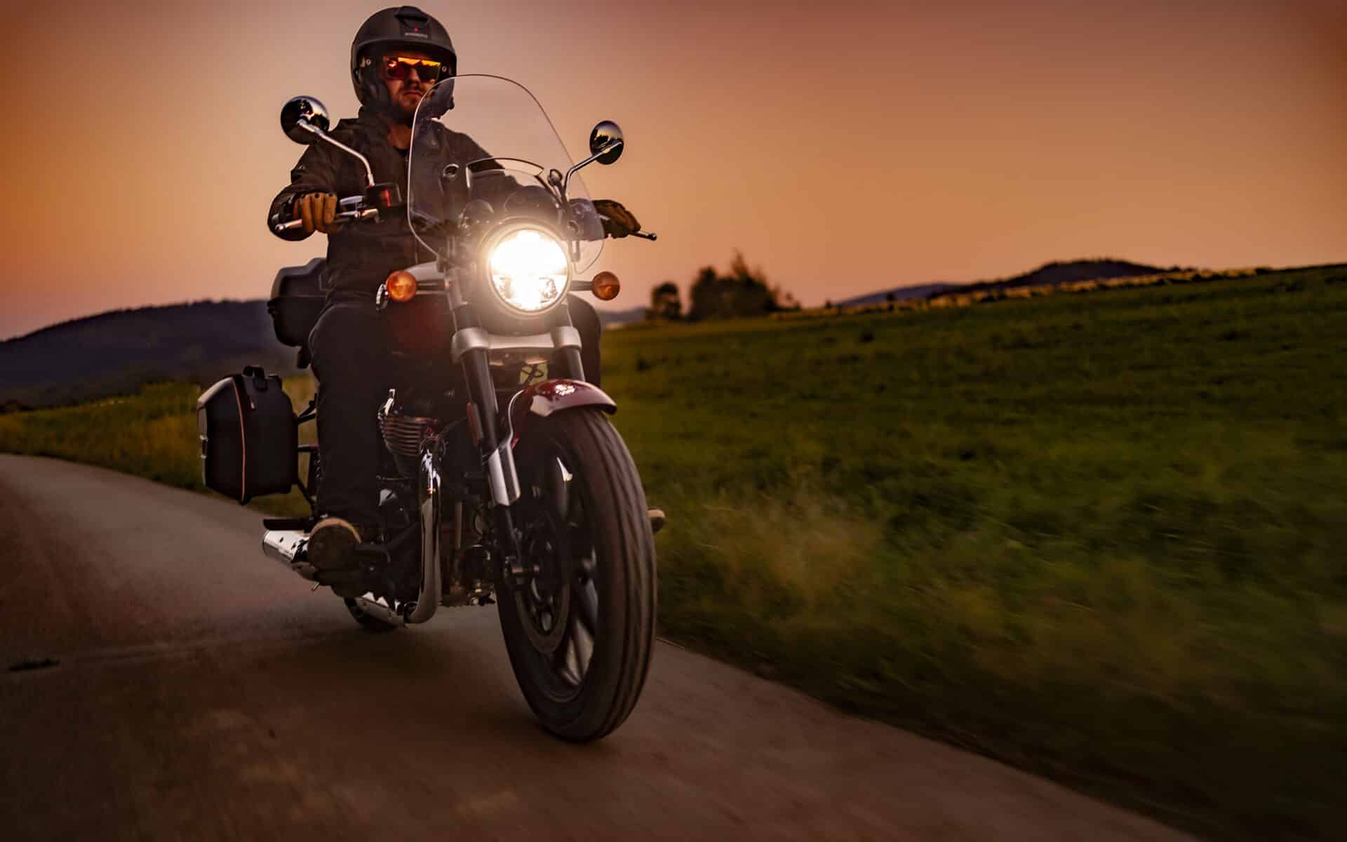 Royal Enfield Super Meteor 650 Celestial: motocyklowy chill po indyjsku
