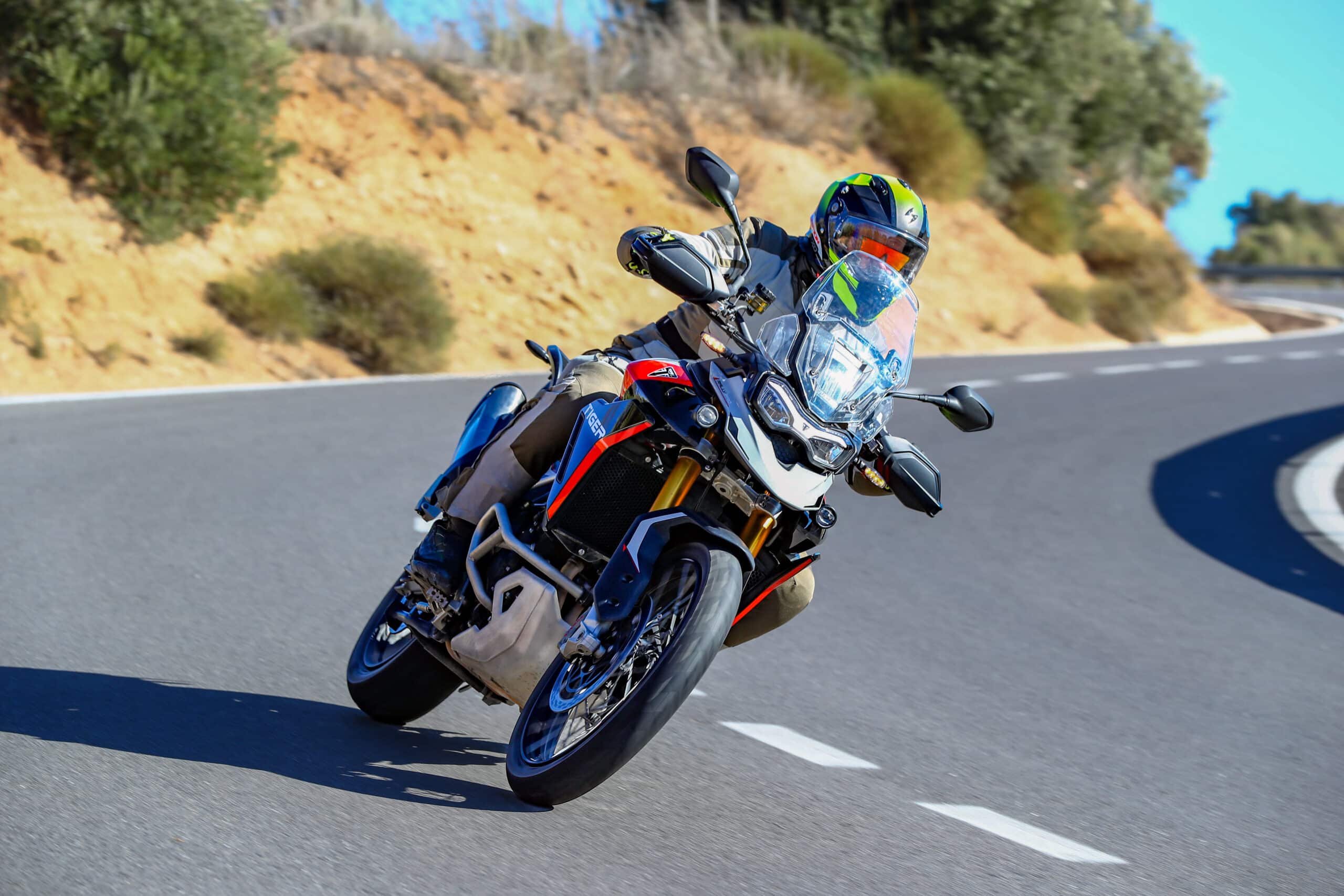 Triumph Tiger 900 2024: dobra zmiana! [cena, zdjęcia, wideo, dane techniczne]