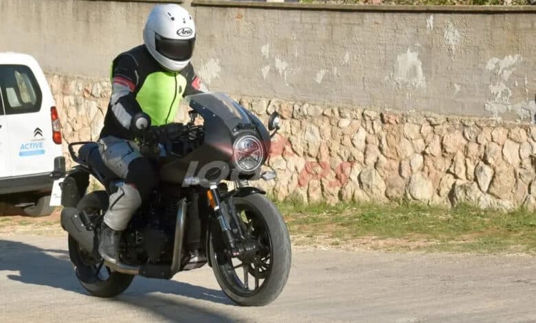 Triumph Thruxton 400 przyłapany – coś się kończy, a coś się zaczyna