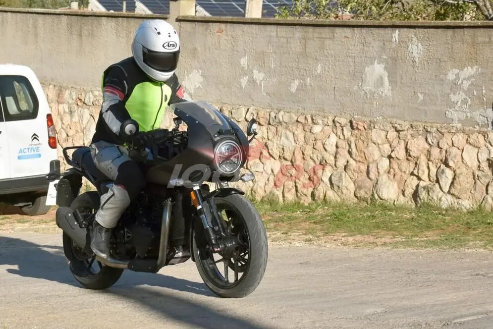 Triumph Thruxton 400 przyłapany – coś się kończy, a coś się zaczyna