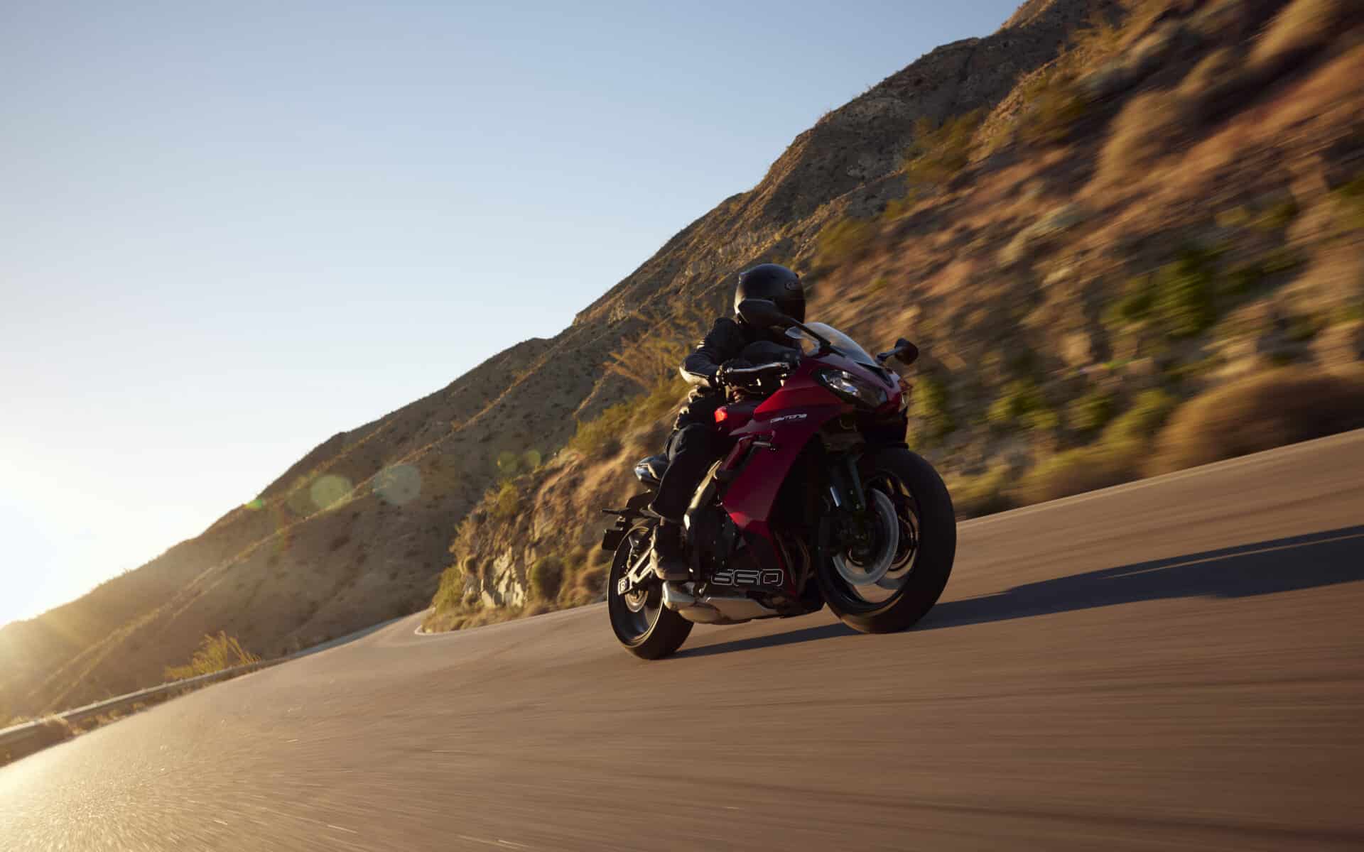 Triumph Daytona 660 – wielki powrót księcia z dynastii Daytona [DANE TECHNICZNE, OPIS, GALERIA ZDJĘĆ]