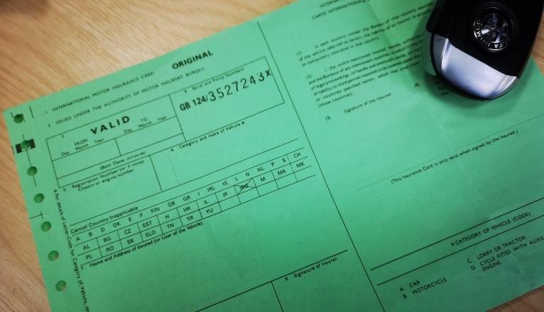 Zielona karta do motocykla – czym jest, ile kosztuje i do jakich krajów jest niezbędna? [KOMPENDIUM WIEDZY]