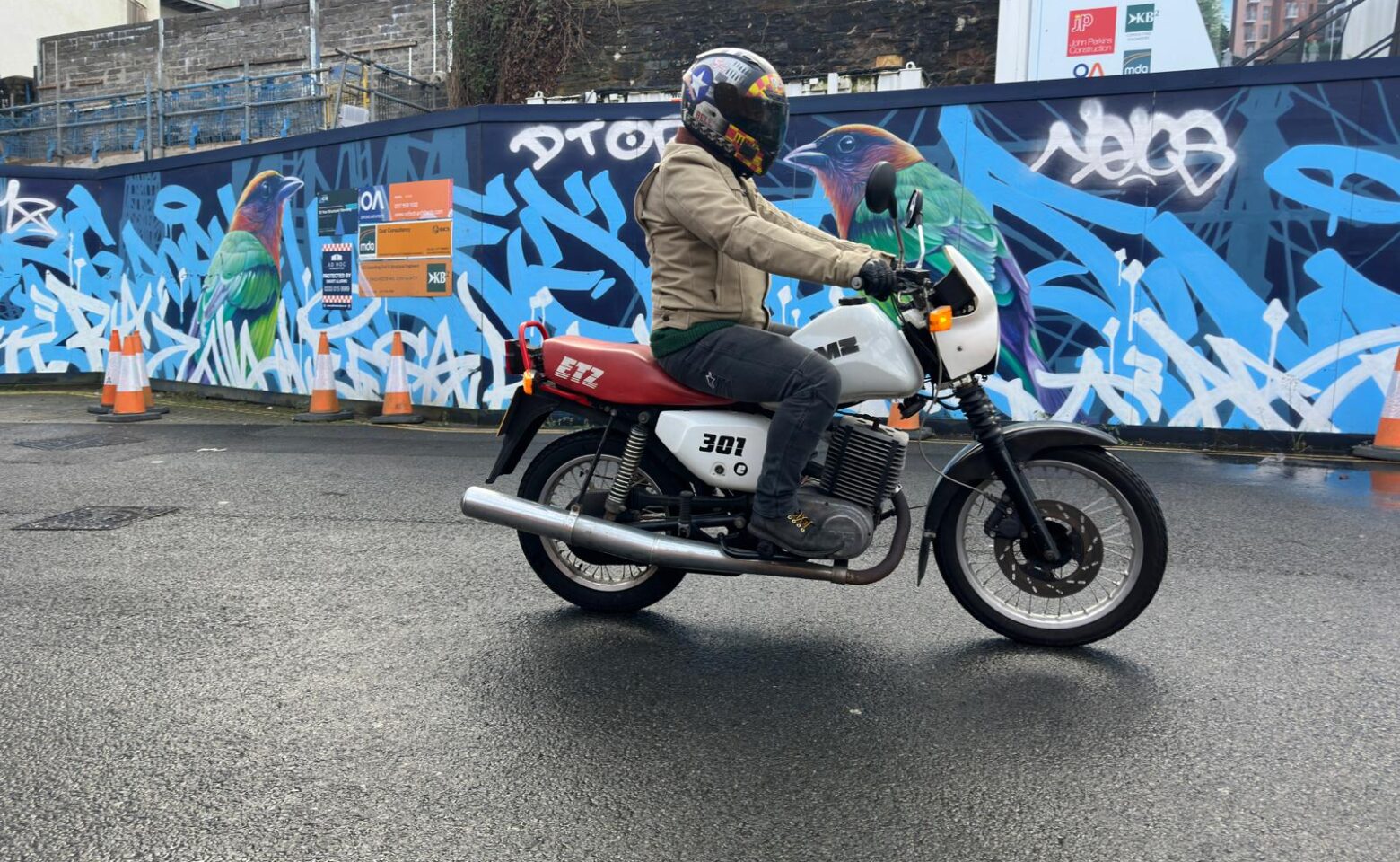 MZ ETZ 301: pogromca Jawy i biały kruk wśród dwusuwowych motocykli [zdjęcia, dane techniczne]