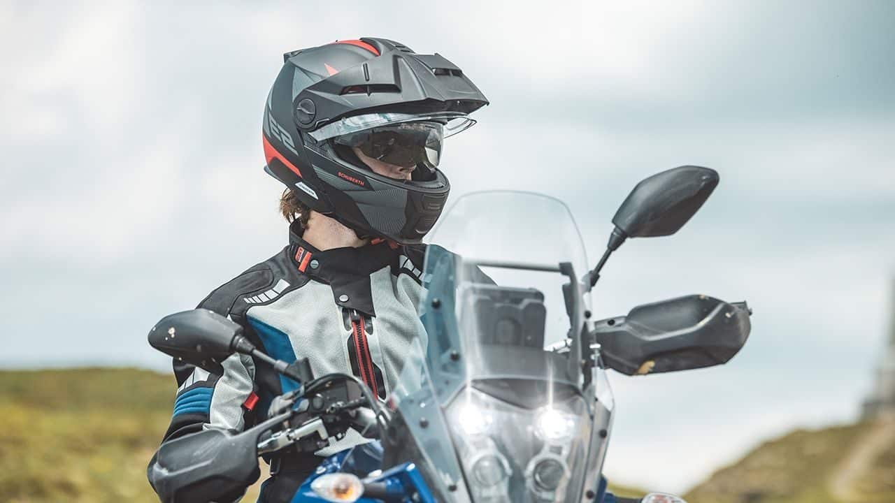 2000 złotych mandatu za jazdę na motocyklu w słuchawkach – niebanalna propozycja obywatela