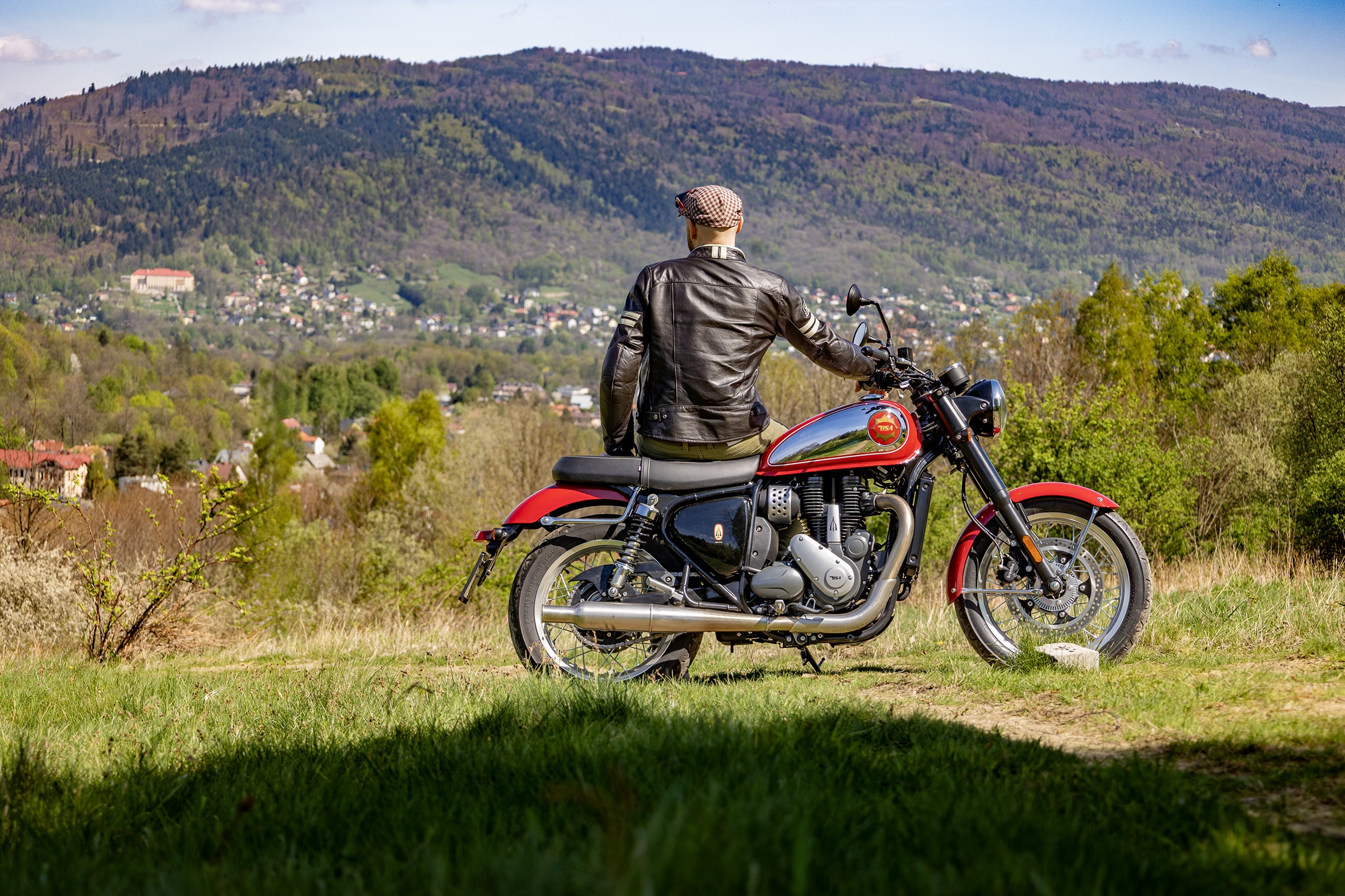 BSA Goldstar 650 2024: Motocykl tyle klasyczny, co współczesny. Czy to dobrze? [cena, zdjęcia, dane techniczne, wideo]