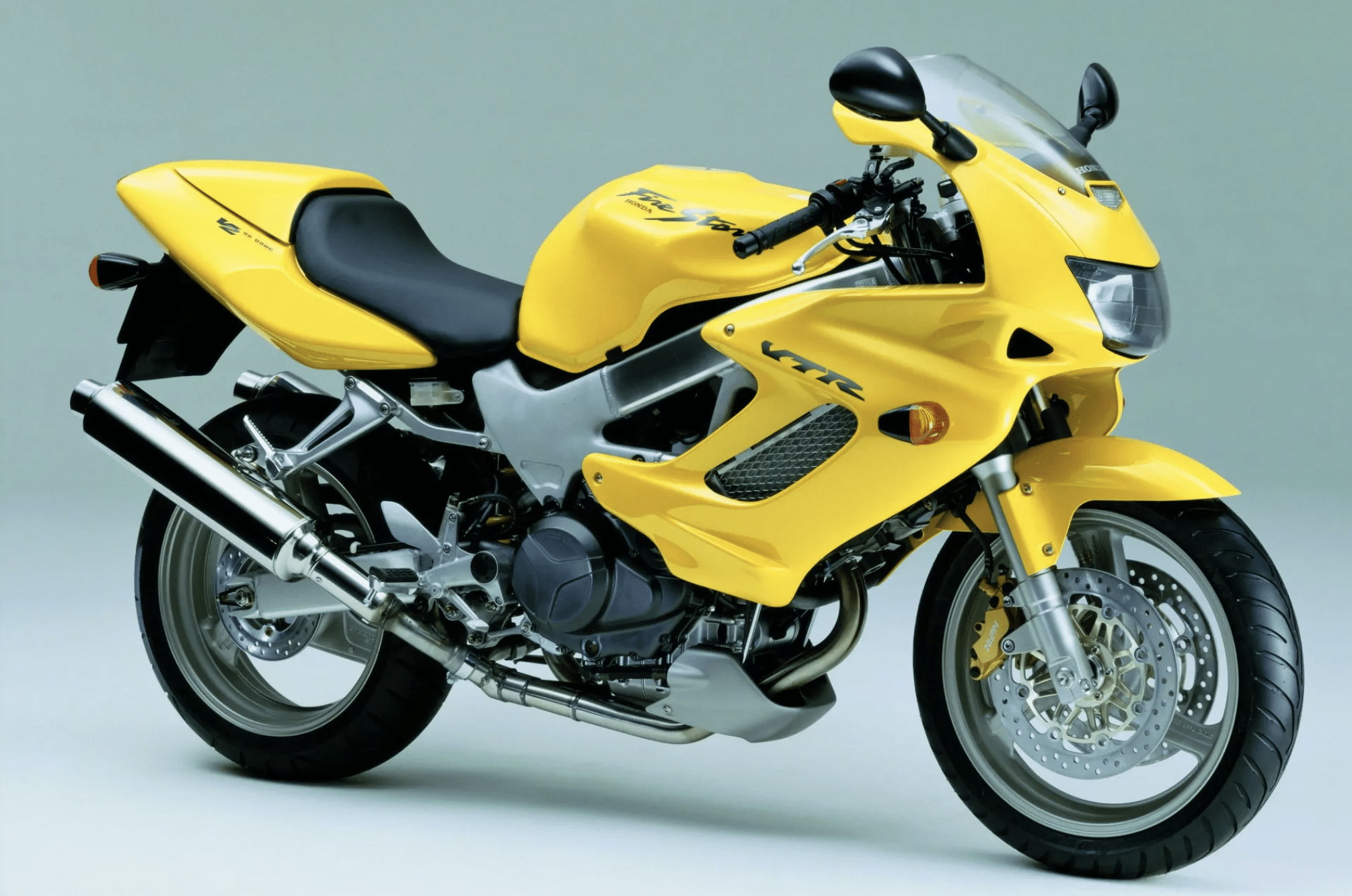 Honda VTR1000F Firestorm (1997-2006) – włoski zamysł w japońskim wydaniu [OPIS, HISTORIA, DANE TECHNICZNE, WADY, ZALETY]