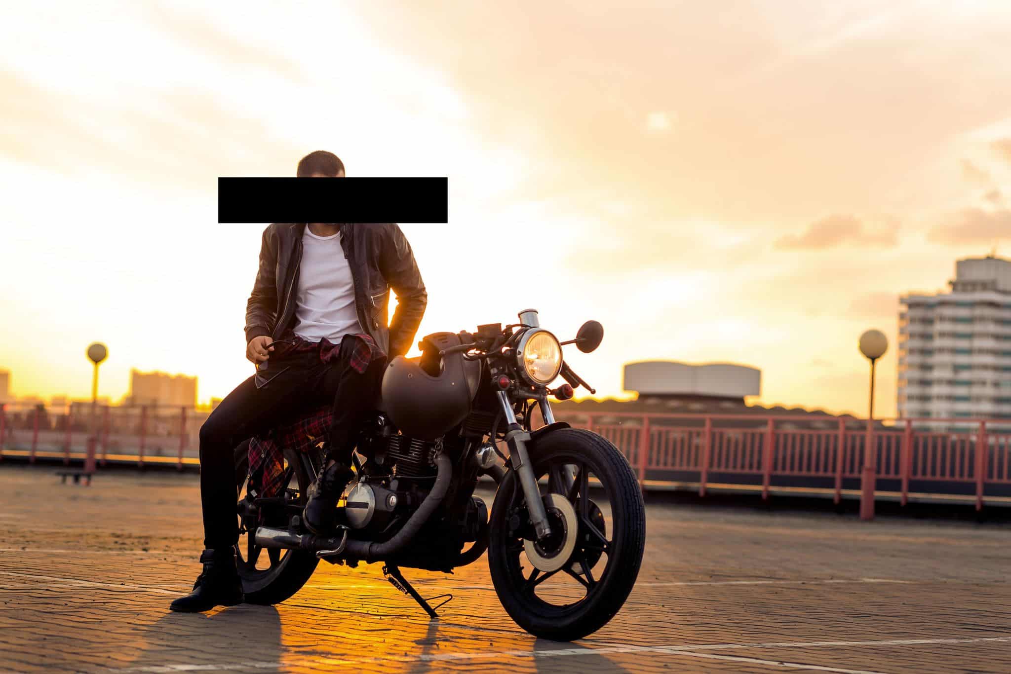 Pilne: Motocyklista wjechał w policjanta i uciekł. Czy go poznajesz?