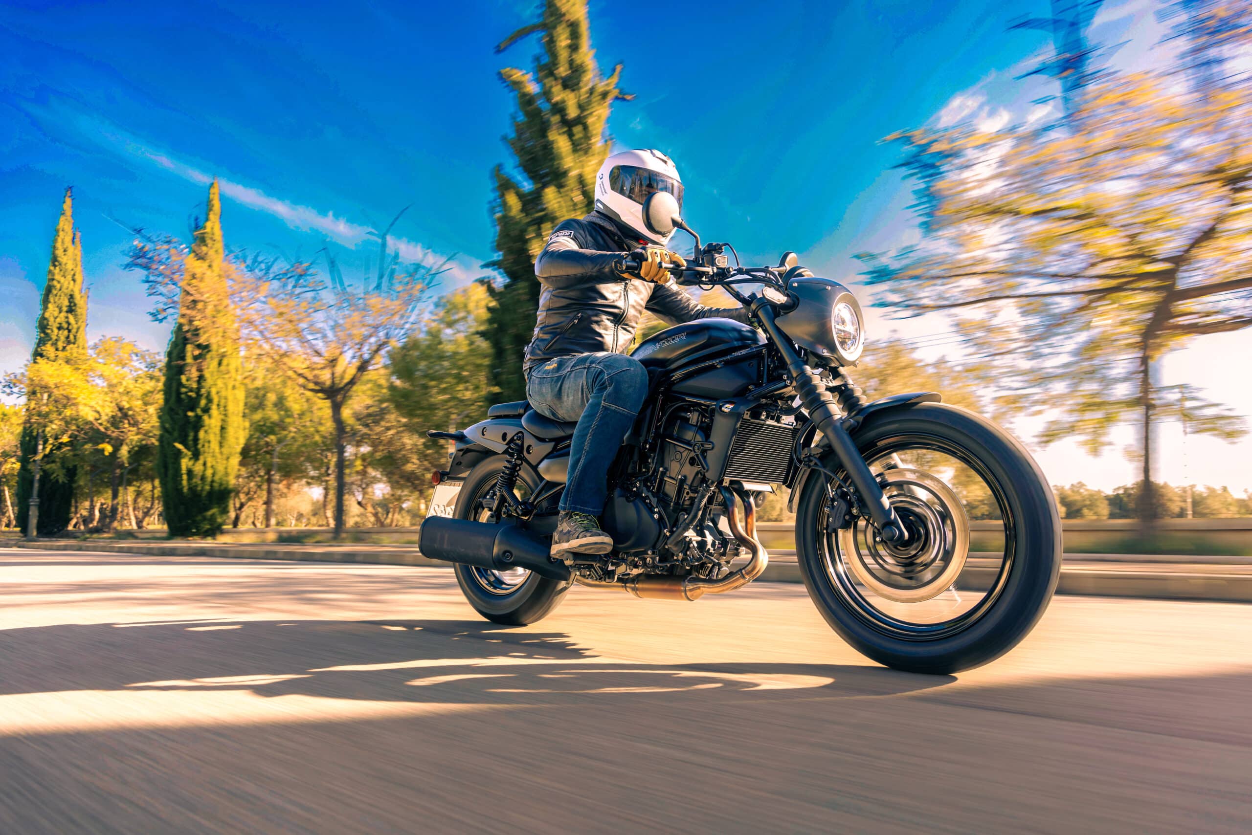 Kawasaki Eliminator 500 2024: Legendarna nazwa, a co z resztą? [OPIS, TEST, CENA, DANE TECHNICZNE, WADY, ZALETY, GALERIA ZDJĘĆ]