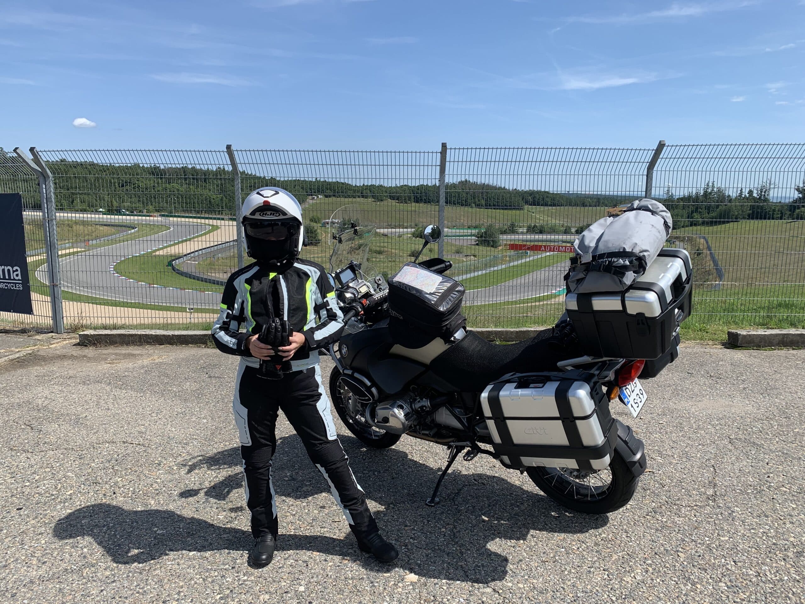 Najpopularniejsze akcesoria do motocykla, które musisz mieć! Bez nich nie wybieram się na przejażdżkę! [RANKING TOP10]