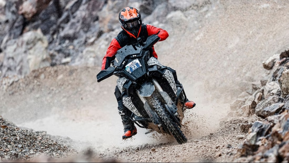 Najnowsza wersja KTM Super Adventure nie tylko będzie miała większy silnik, ale również otrzyma półautomatyczną skrzynię biegów