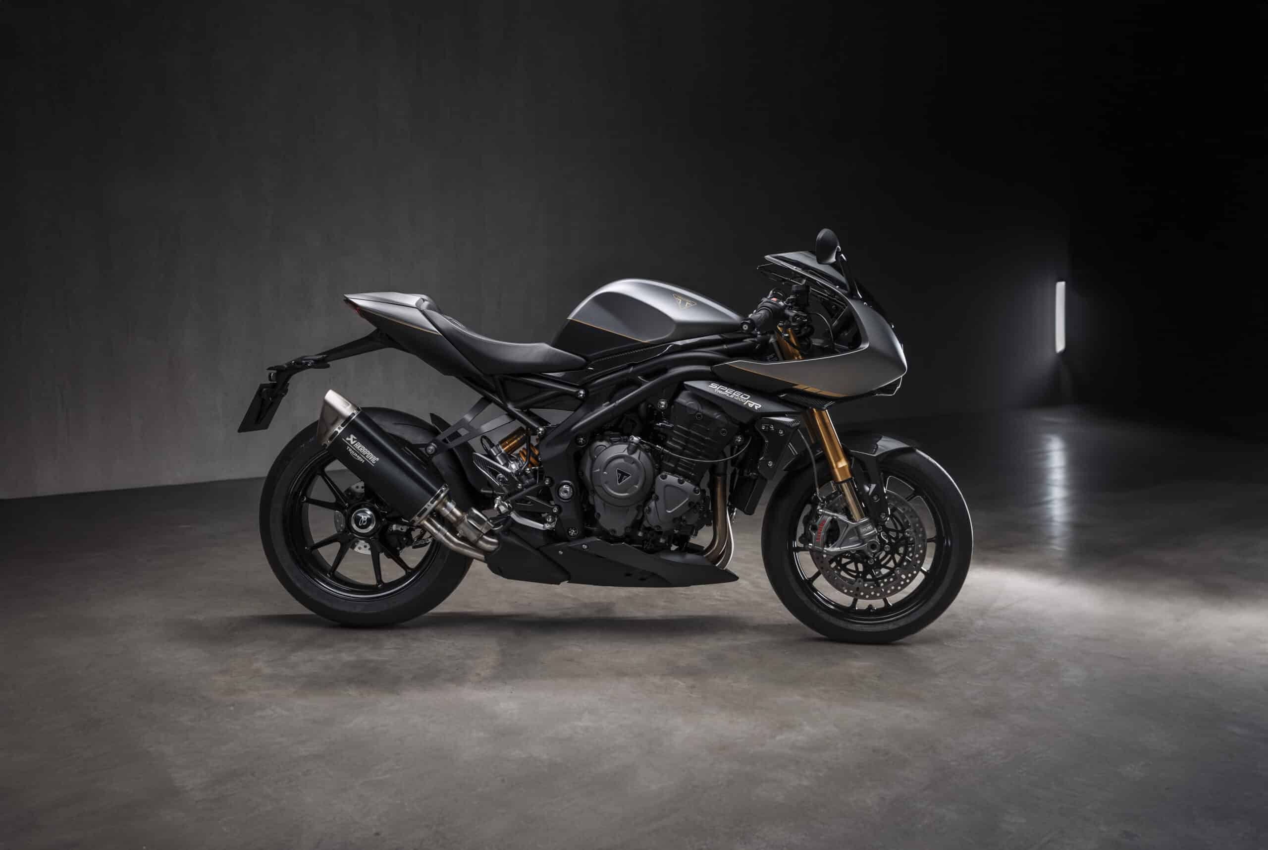 Triumph we współpracy z Breitlingiem prezentuje limitowaną edycję Speed Triple 1200 RR.