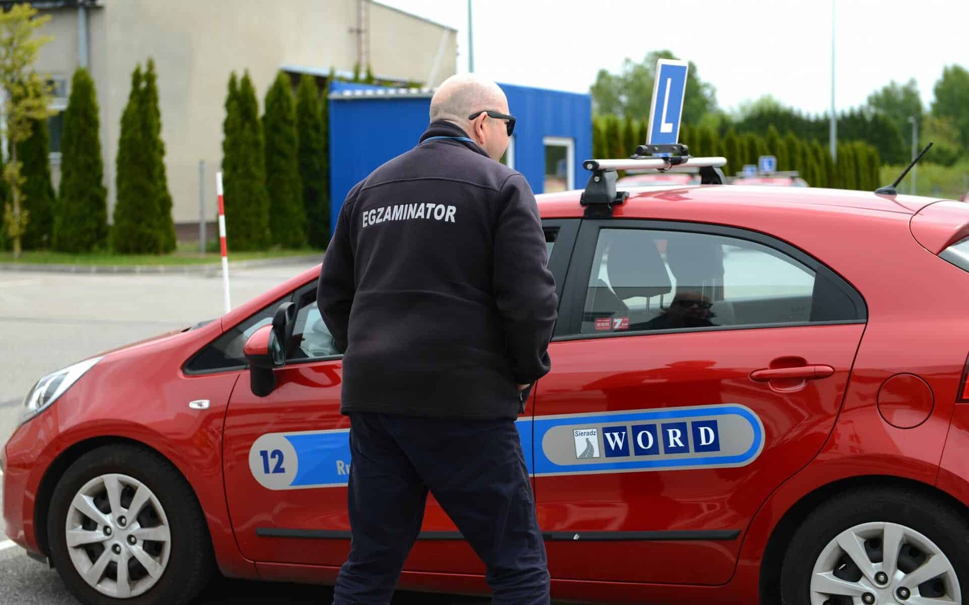 Wykup korepetycje u egzaminatora na prawo jazdy – kolejny sposób na zarobek czy szansa na zwiększenie zdawalności egzaminu państwowego?
