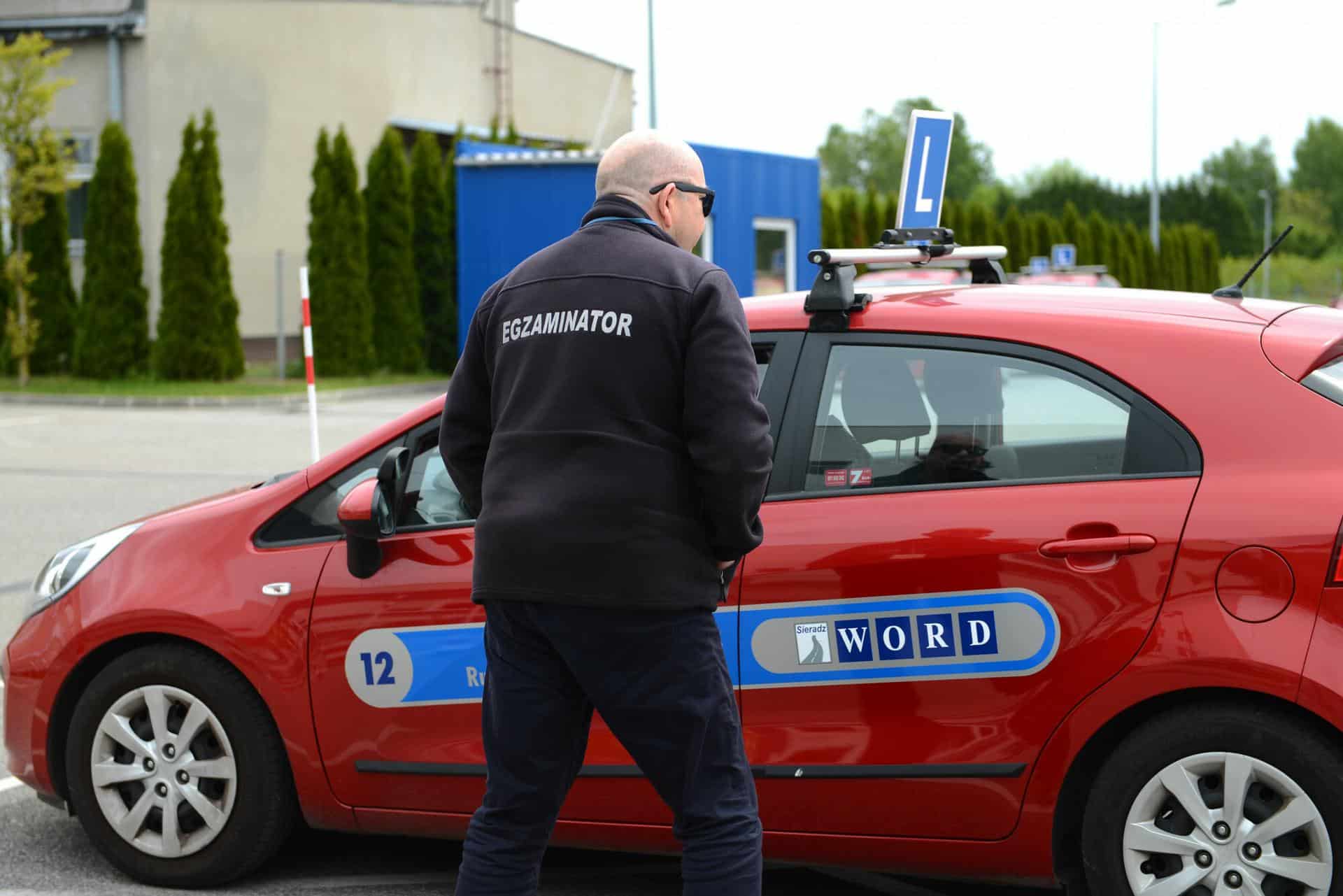 Wykup korepetycje u egzaminatora na prawo jazdy – kolejny sposób na zarobek czy szansa na zwiększenie zdawalności egzaminu państwowego?