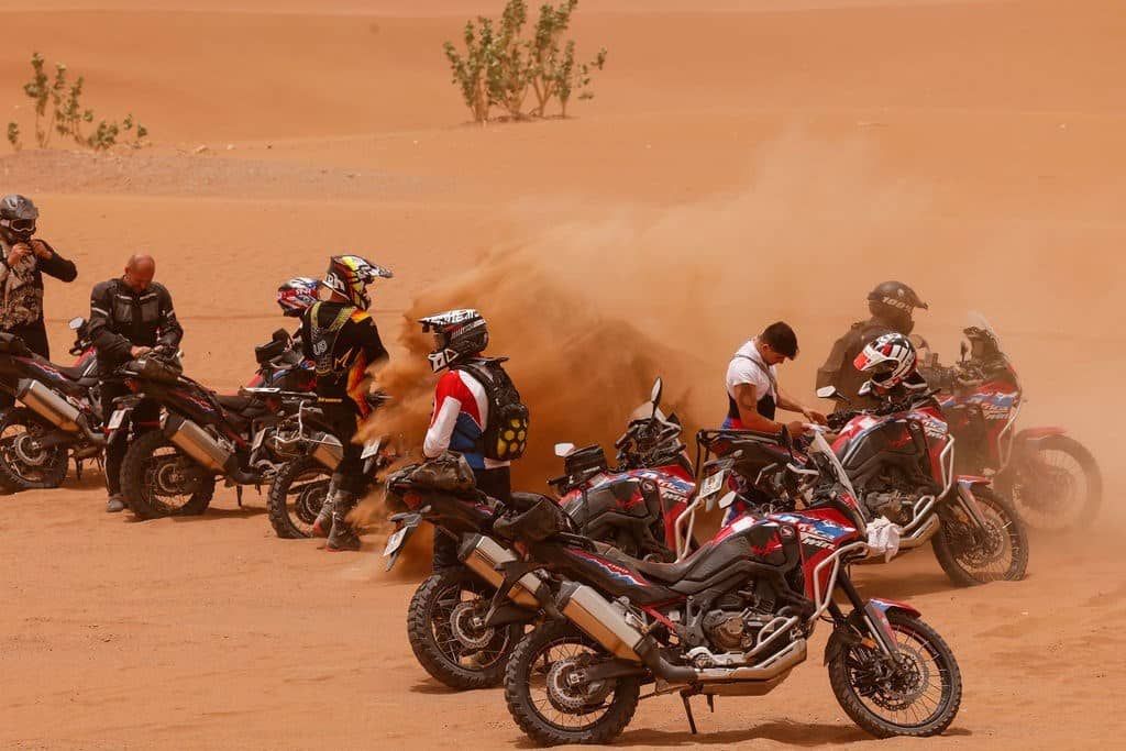 Epicka wyprawa Honda Adventure Roads 2024: oszałamiające krajobrazy Maroka i wyzwania pustyni